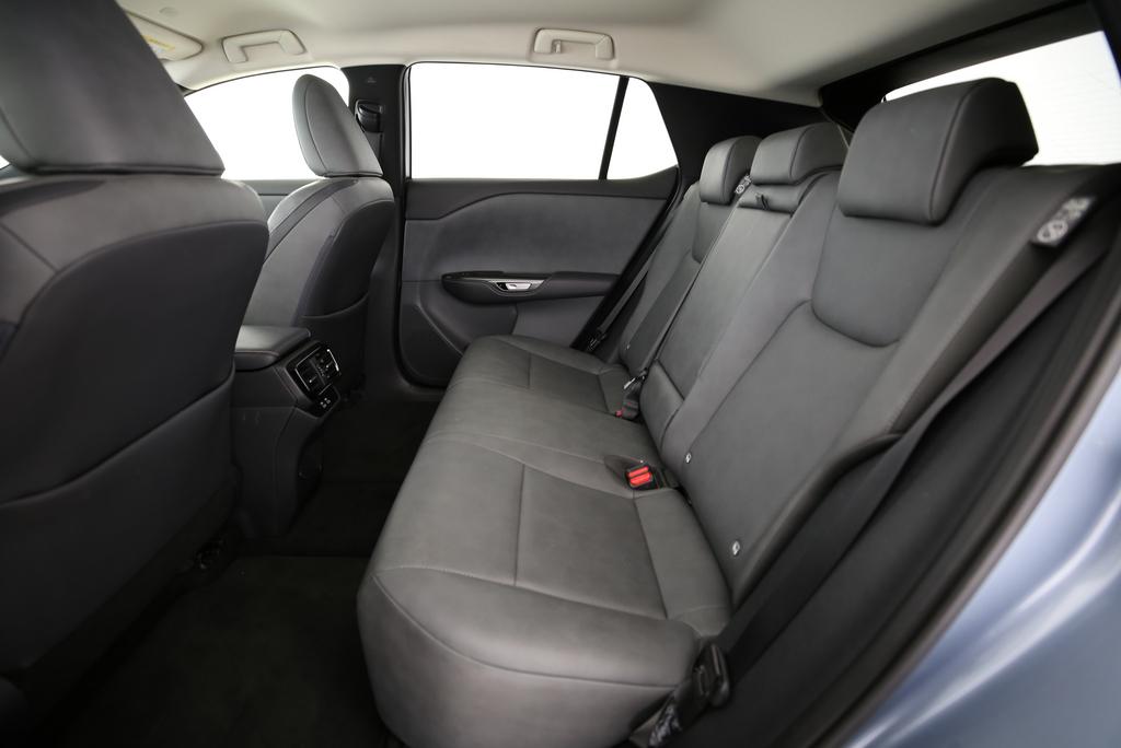 LEXUS RZ 450e Comfort-image-11