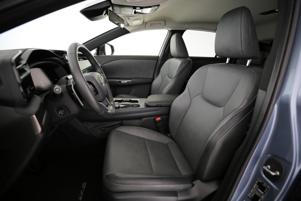 LEXUS RZ 450e Comfort-image-3