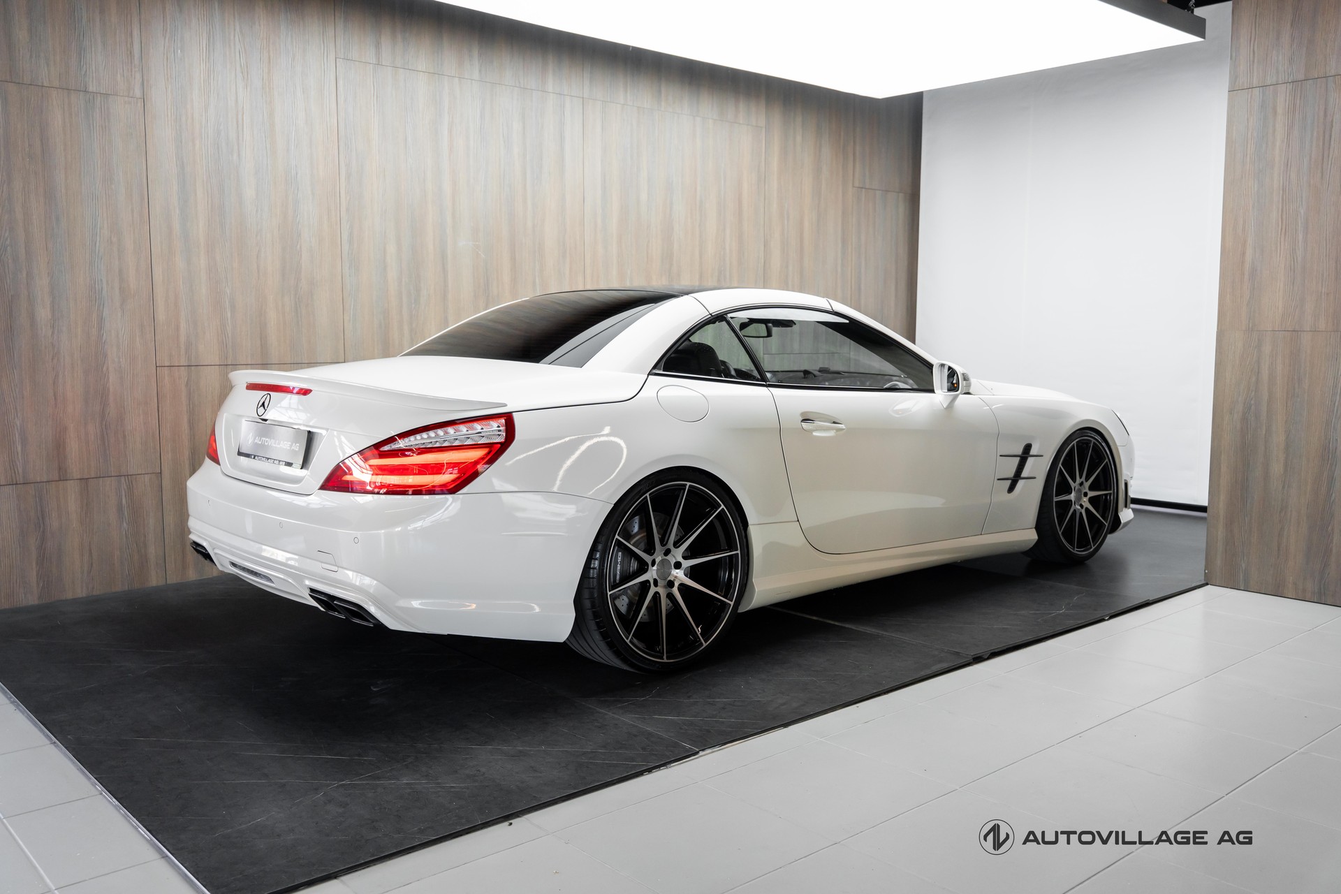 MERCEDES-BENZ SL 63 AMG Speedshift-showroom-element-2