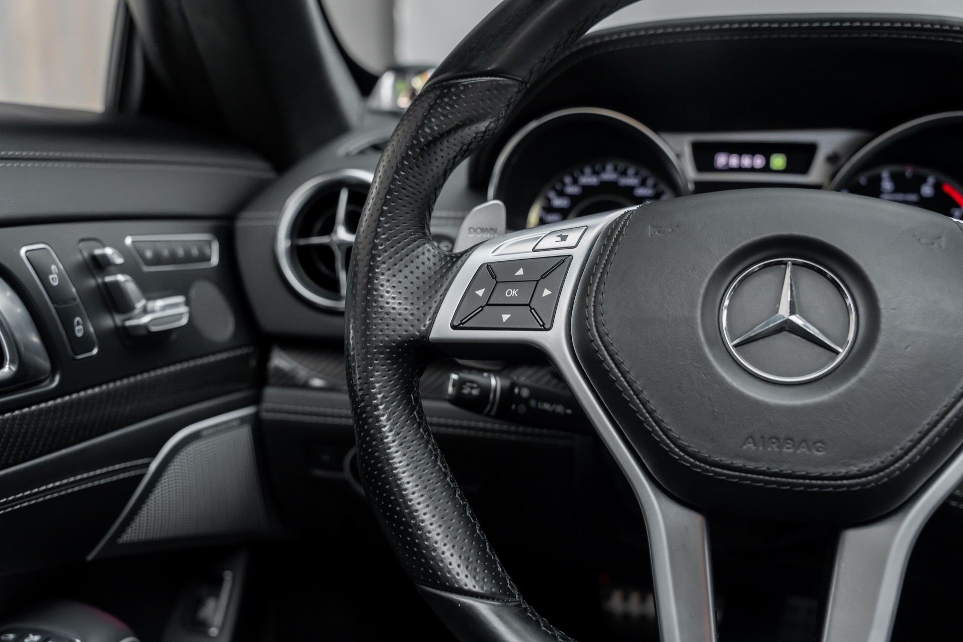 MERCEDES-BENZ SL 63 AMG Speedshift-image-21