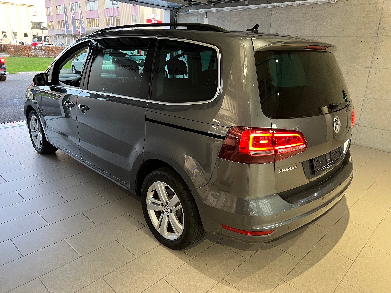 VW Sharan 2.0 TDI BMT Comfortline DSG-image-8