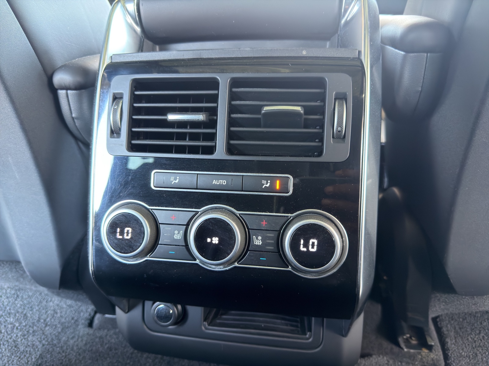LAND ROVER Range Rover Sport 3.0 SDV6 Autobiography Automatic-image-23