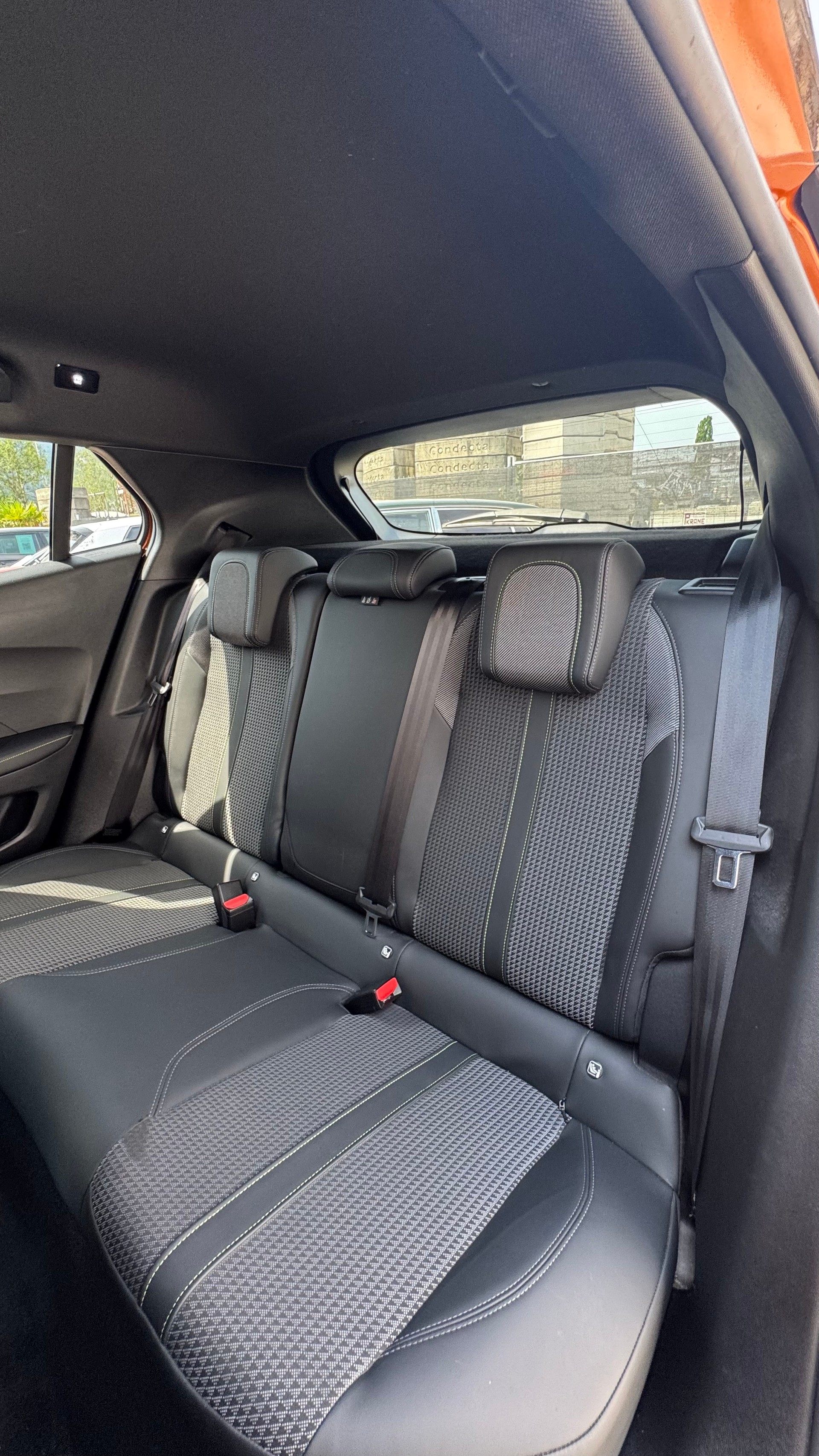 PEUGEOT 2008 1.5 BlueHDi GT Line EAT8-image-15