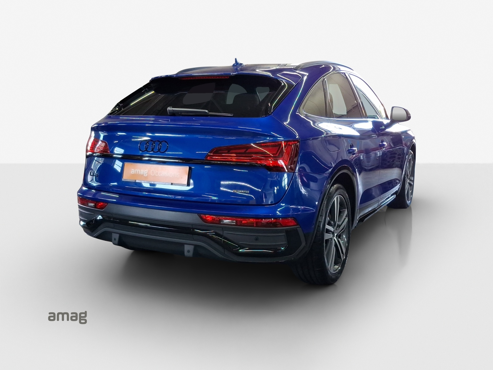 AUDI Q5 Sportback 40 TDI Blackedition quattro S-tronic-image-4