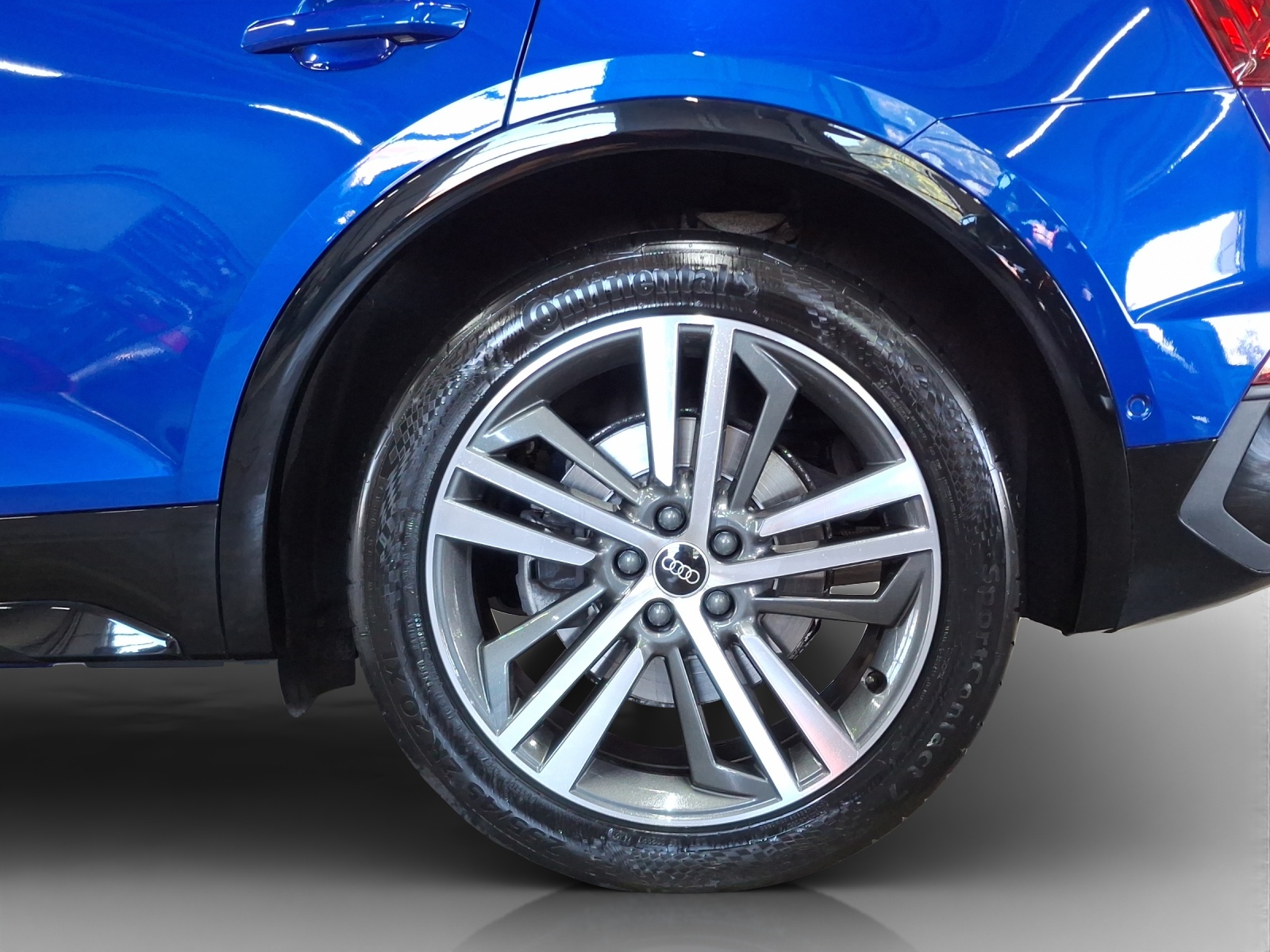 AUDI Q5 Sportback 40 TDI Blackedition quattro S-tronic-image-13