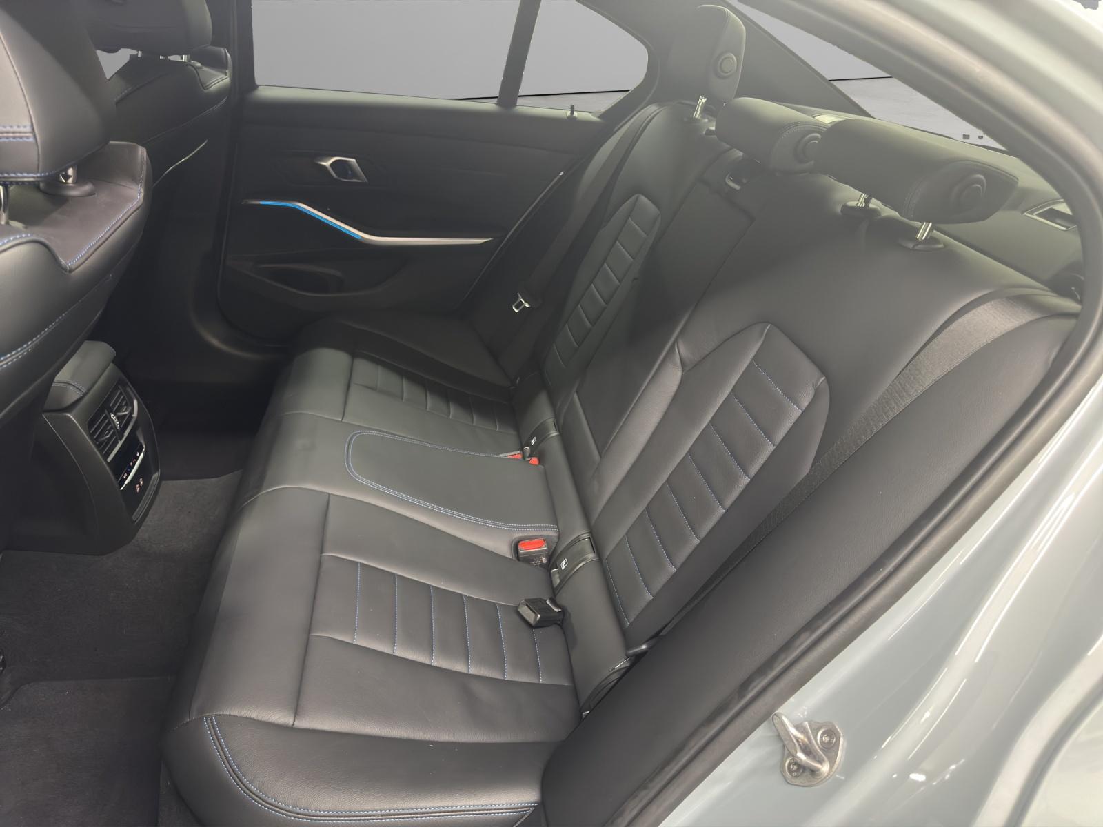 BMW 330d xDrive Limousine-image-13