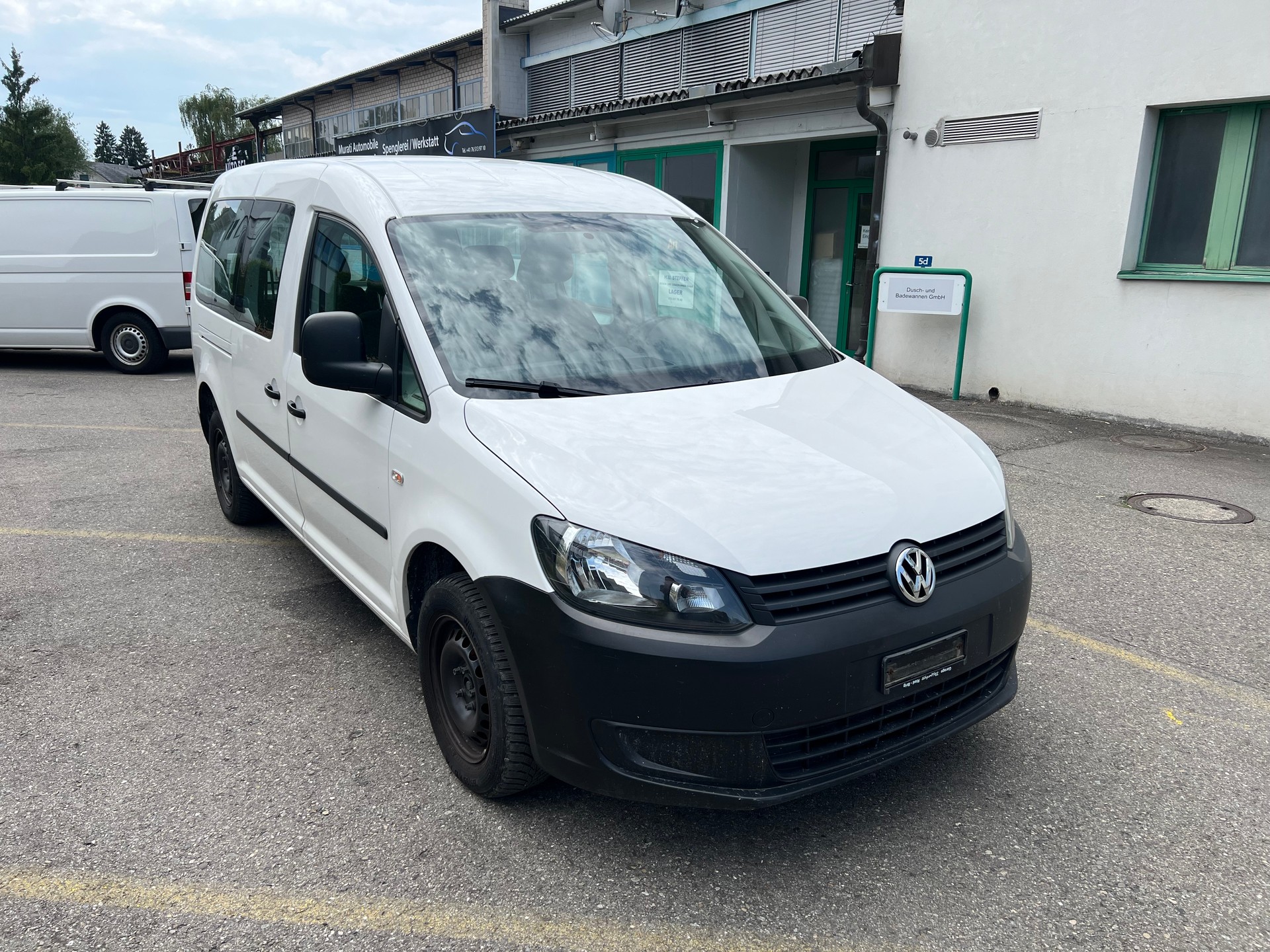 VW Caddy Maxi 2.0 TDI 4Motion-image-0