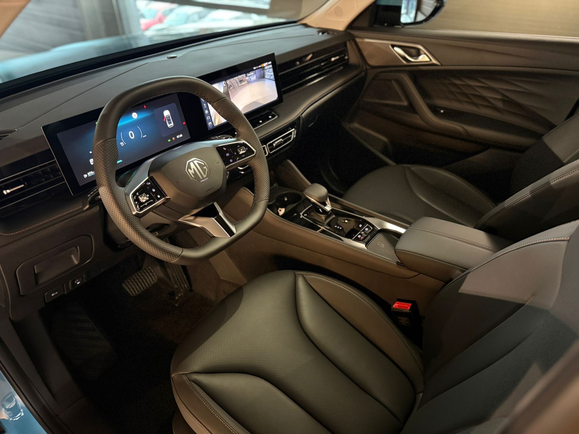 MG HS 1.5 T HEV Luxury-image-4