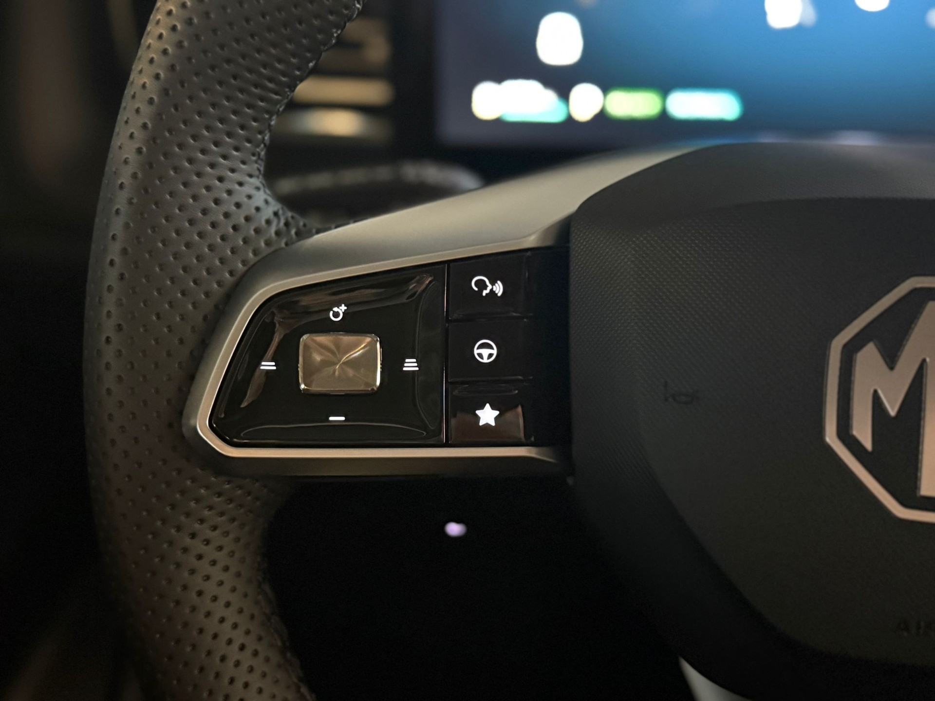 MG HS 1.5 T HEV Luxury-image-12