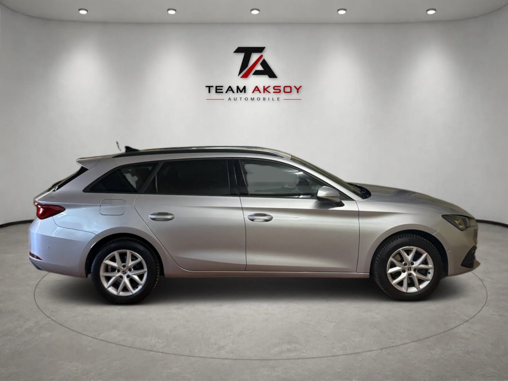 SEAT Leon ST 2.0 TDI EVO DSG Style-showroom-element-3