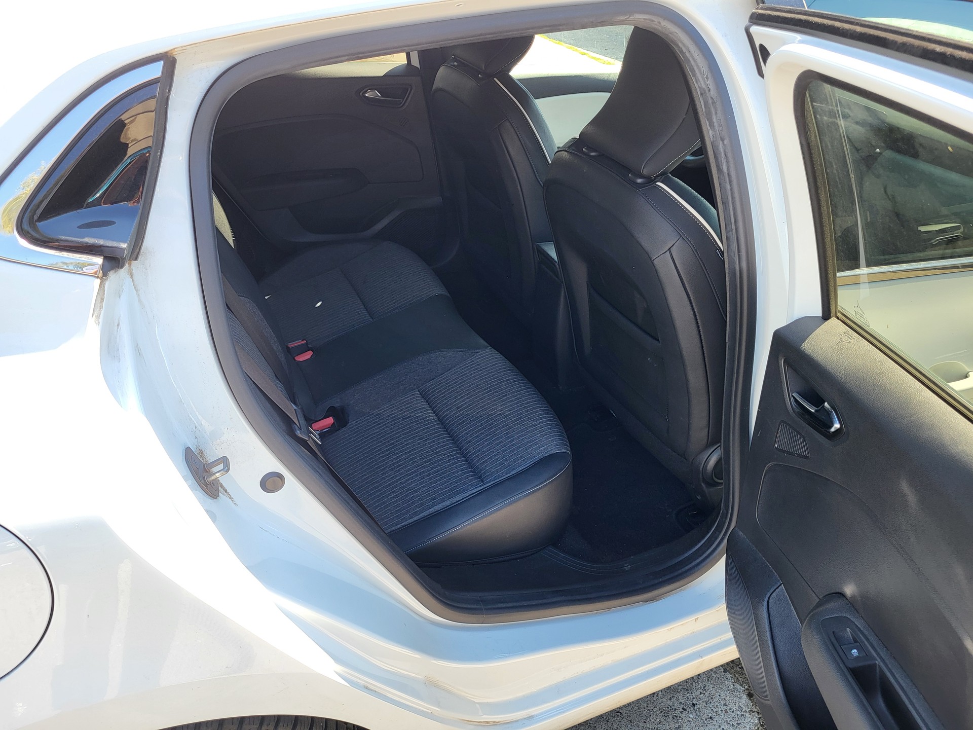 RENAULT Clio 1.6 E-Tech Techno-image-10