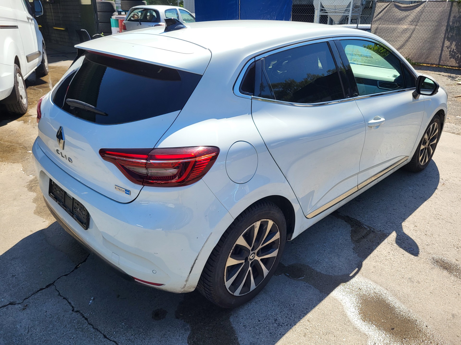 RENAULT Clio 1.6 E-Tech Techno-image-11