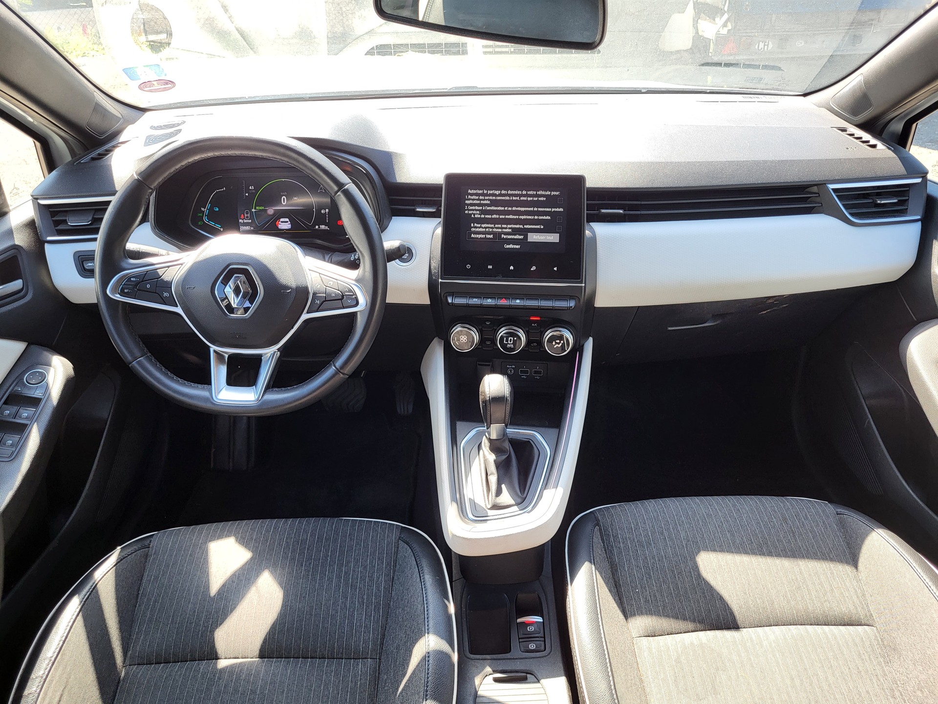 RENAULT Clio 1.6 E-Tech Techno-image-7