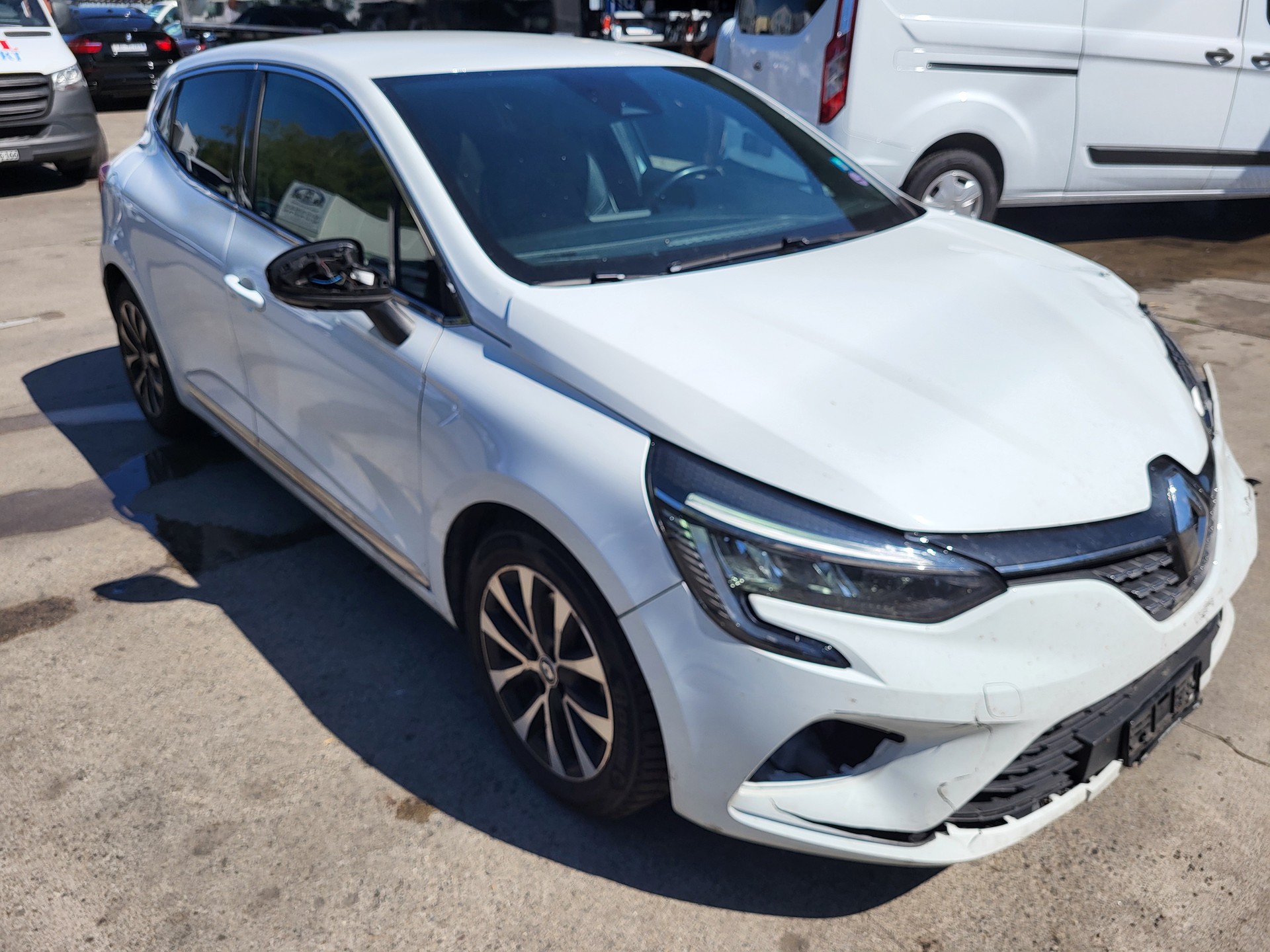 RENAULT Clio 1.6 E-Tech Techno-image-15