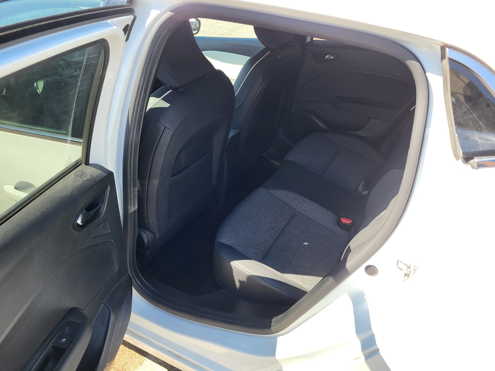 RENAULT Clio 1.6 E-Tech Techno-image-5