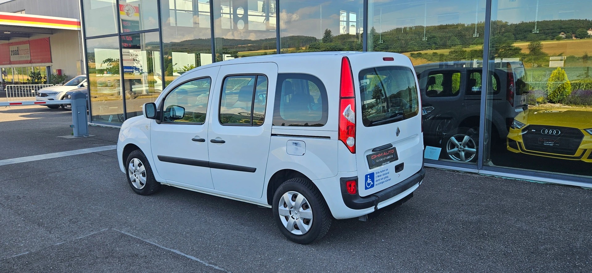 RENAULT Behindertengerecht-Rampe / 4-Sitze & ein Rollstuhlfahrer/in-image-3