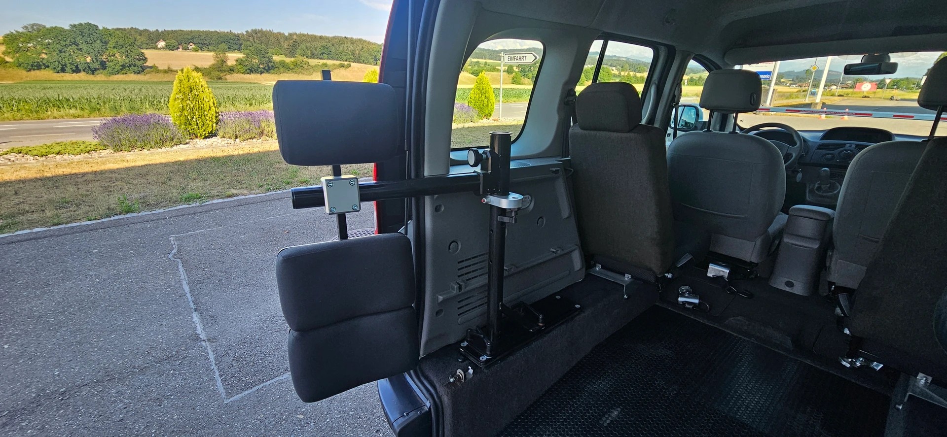 RENAULT Behindertengerecht-Rampe / 4-Sitze & ein Rollstuhlfahrer/in-image-13