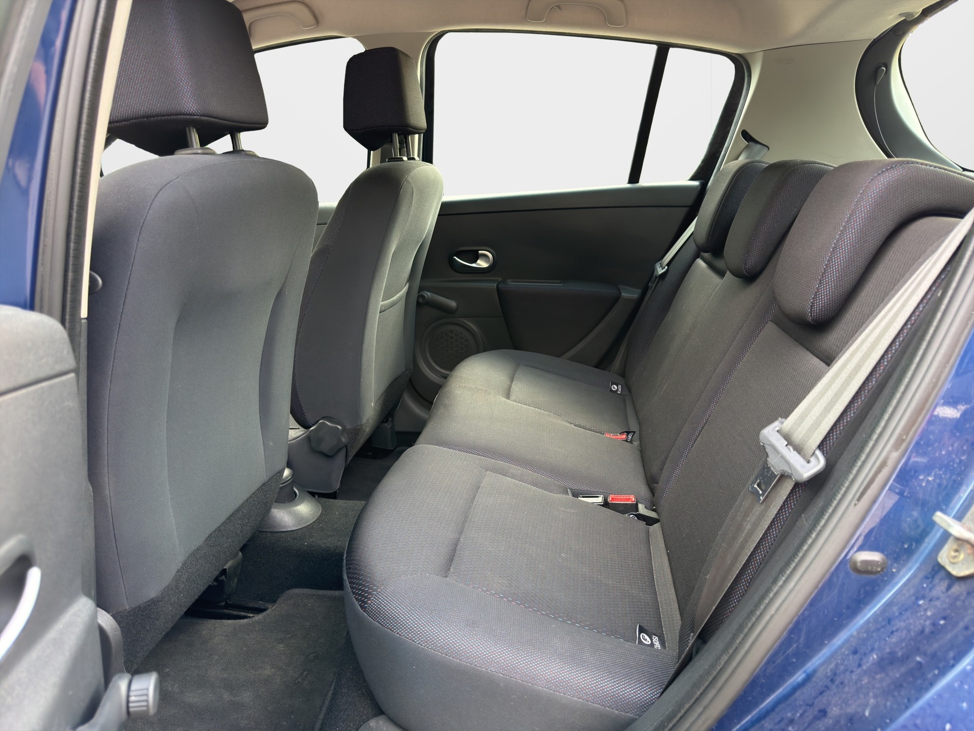 RENAULT Clio 1.4 16V Dynamique-image-12