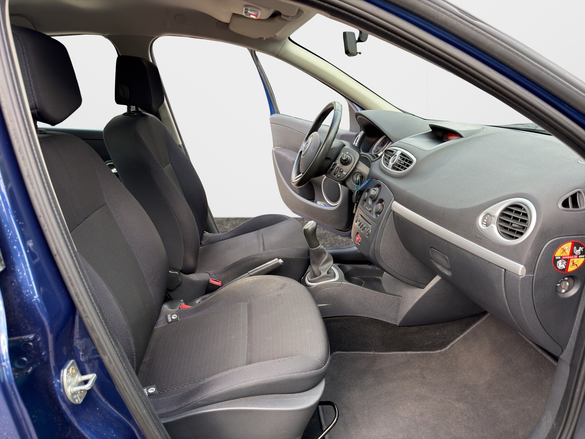 RENAULT Clio 1.4 16V Dynamique-image-11