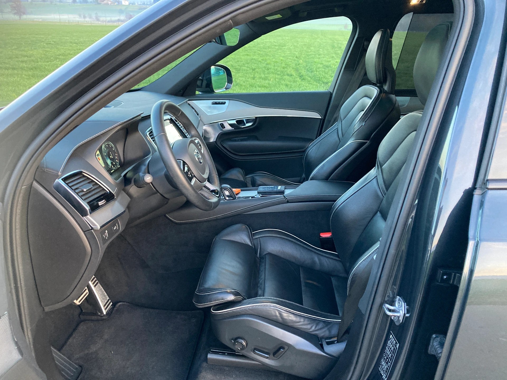 VOLVO XC90 B5 Benzin Mild Hybrid AWD R-Design Geartronic-image-9