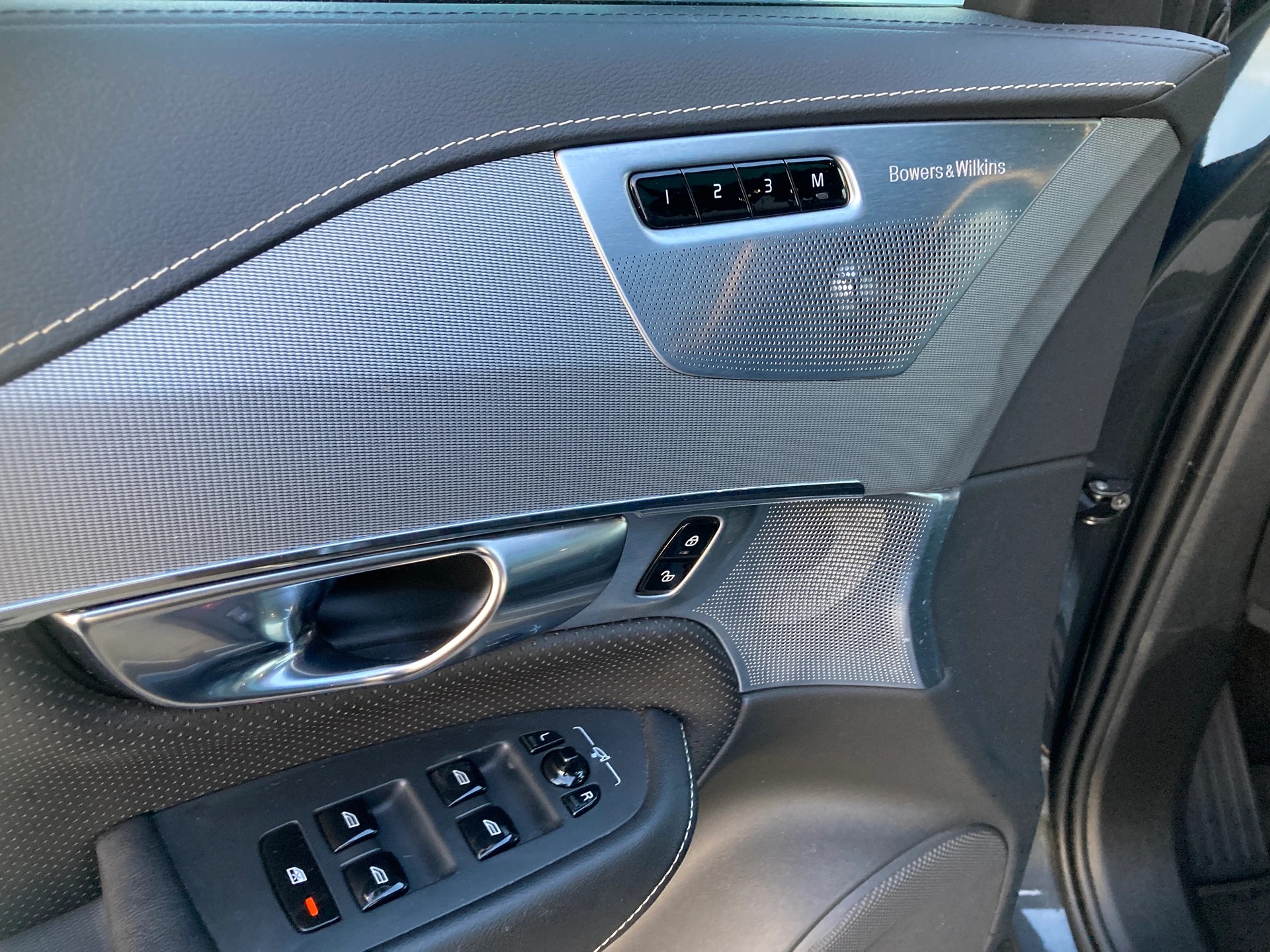 VOLVO XC90 B5 Benzin Mild Hybrid AWD R-Design Geartronic-image-10