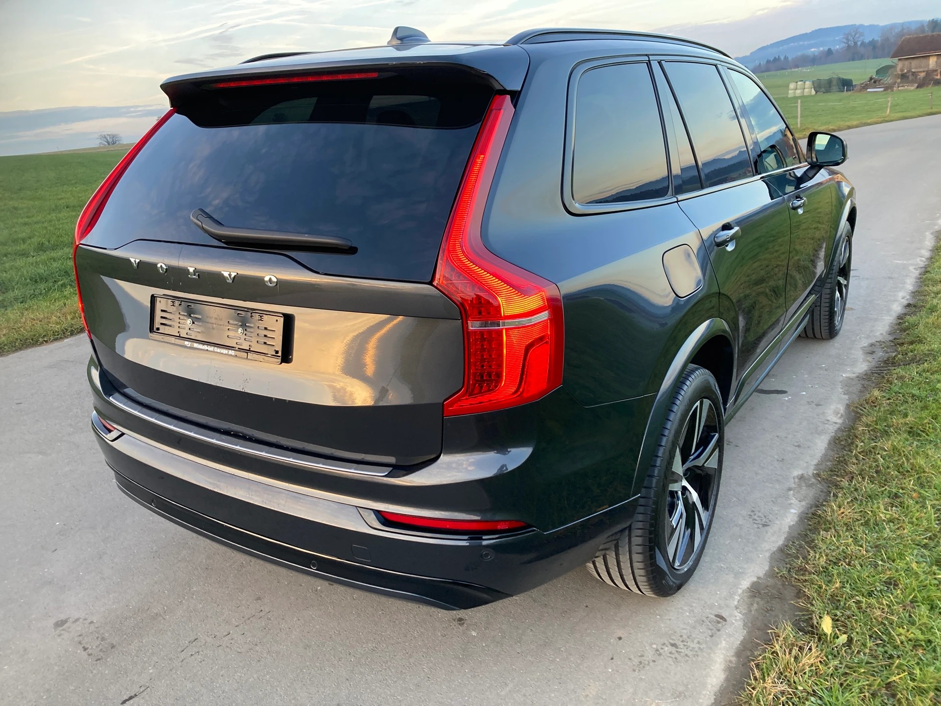 VOLVO XC90 B5 Benzin Mild Hybrid AWD R-Design Geartronic-image-2