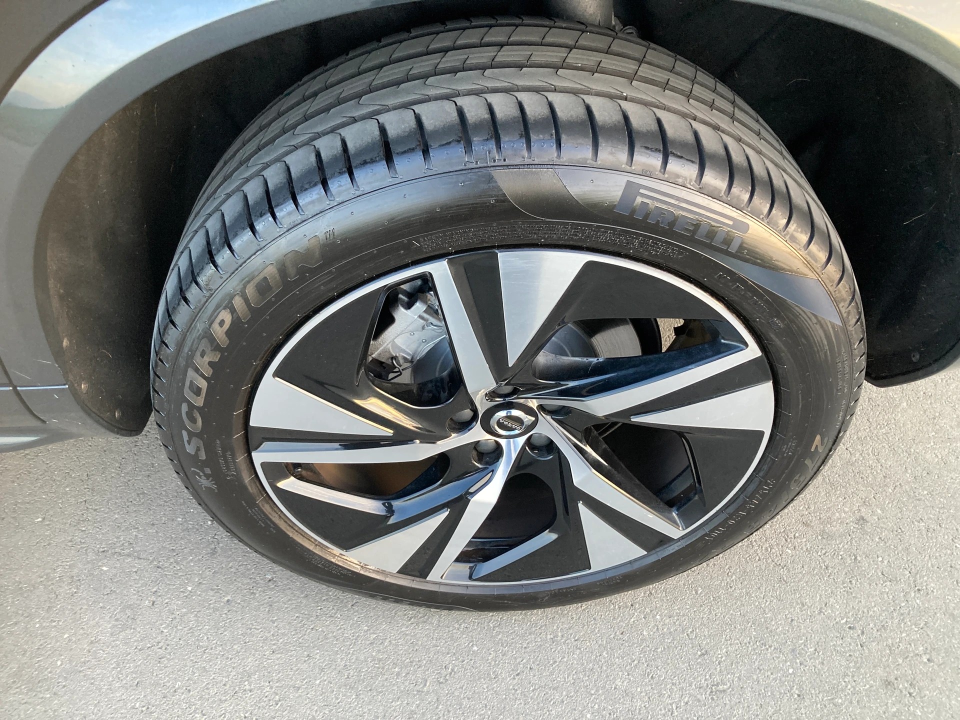 VOLVO XC90 B5 Benzin Mild Hybrid AWD R-Design Geartronic-image-6