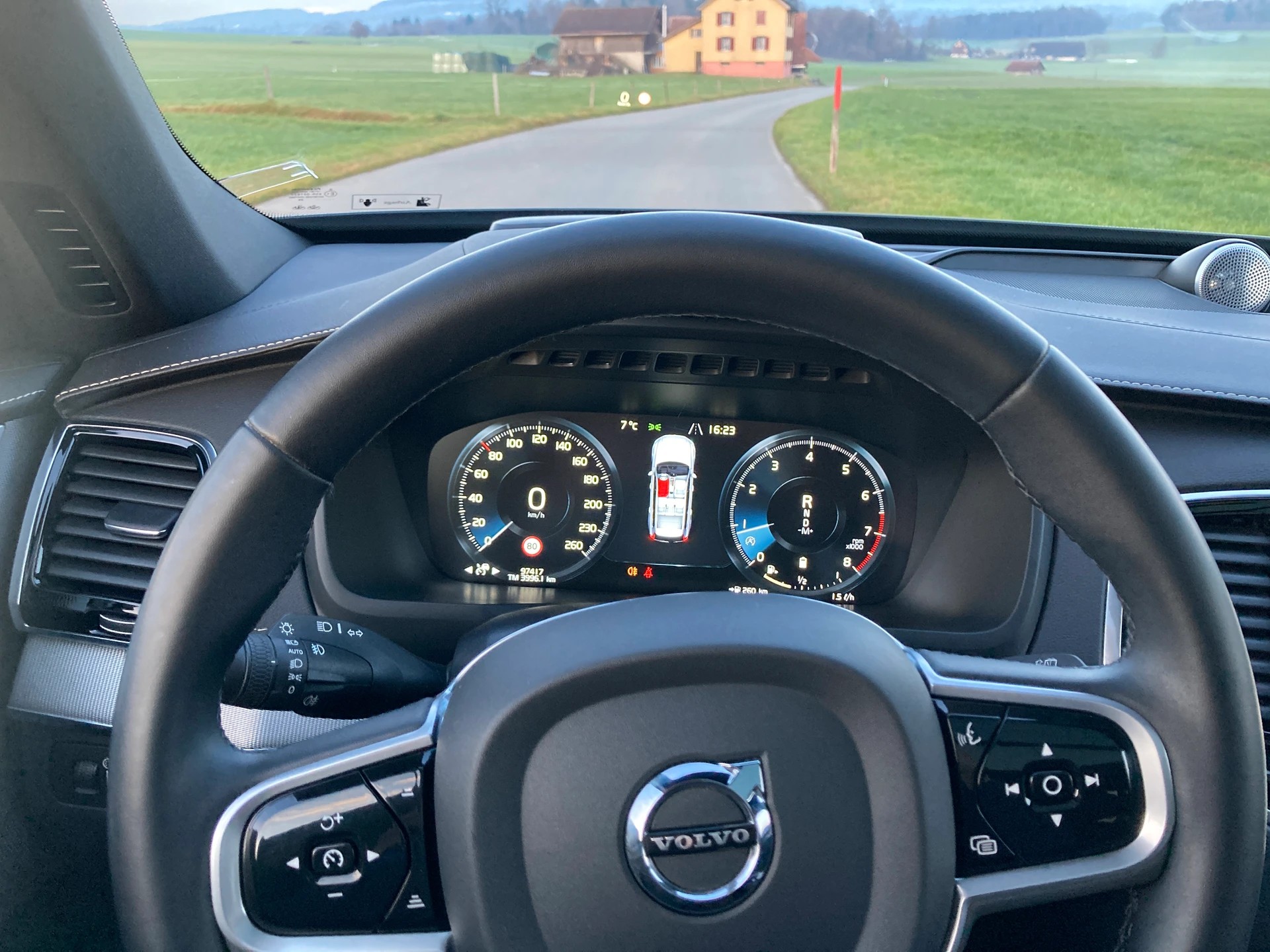 VOLVO XC90 B5 Benzin Mild Hybrid AWD R-Design Geartronic-image-13