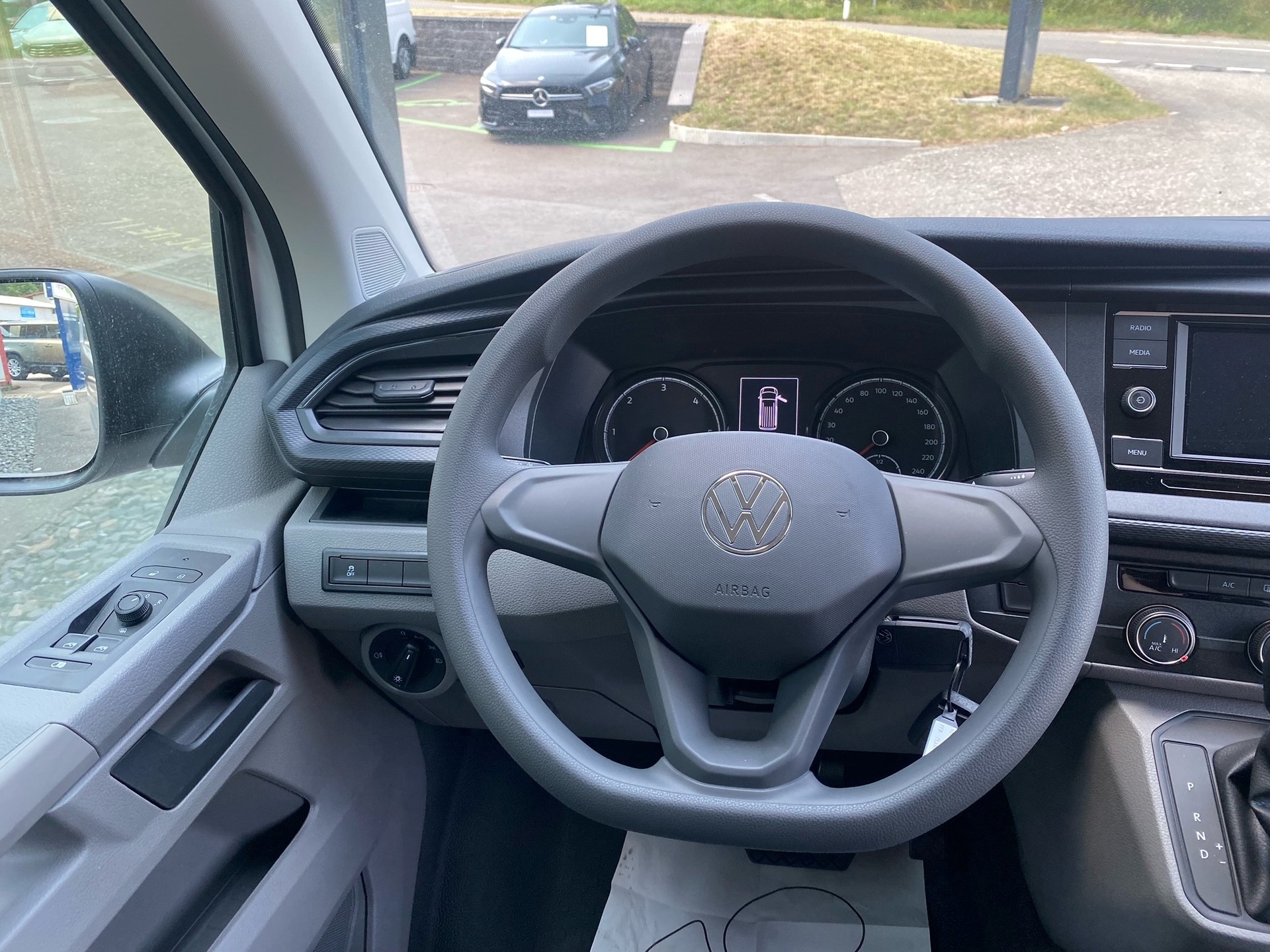 VW T6.1 2.0 TDI 4Motion DSG-image-10