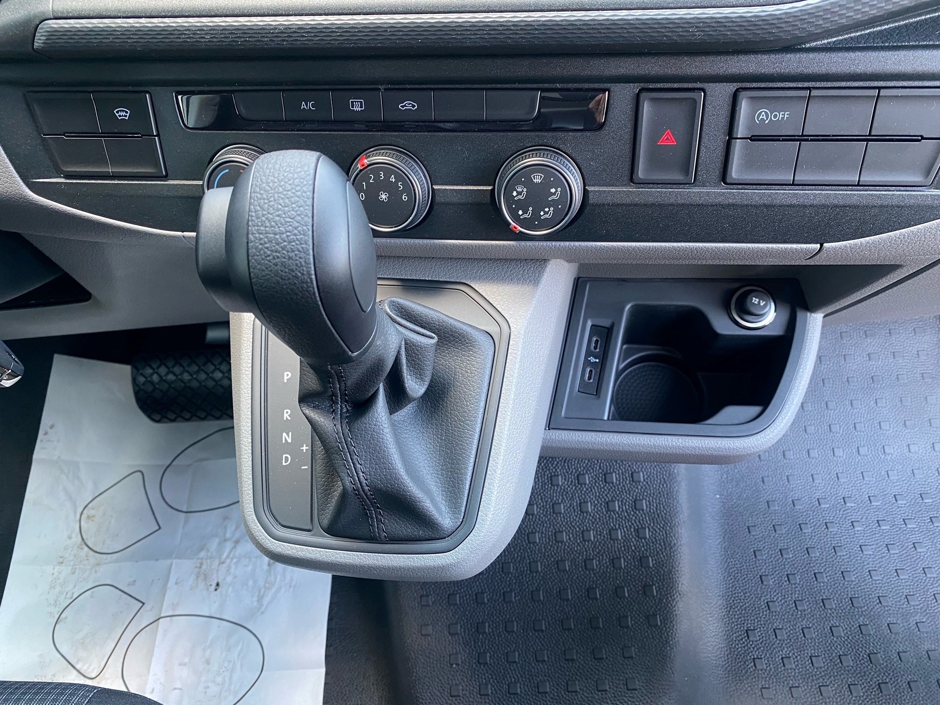 VW T6.1 2.0 TDI 4Motion DSG-image-12