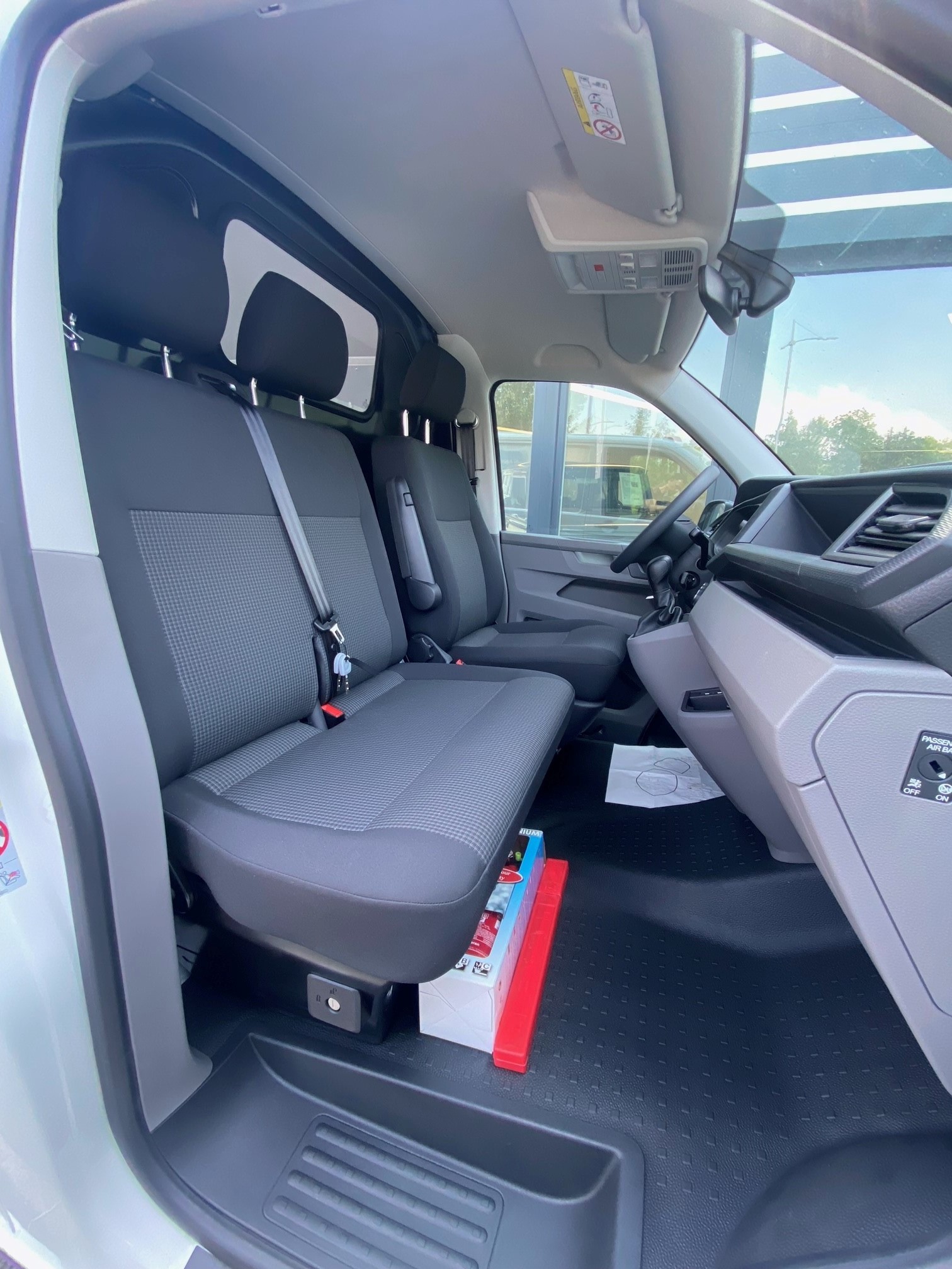 VW T6.1 2.0 TDI 4Motion DSG-image-3