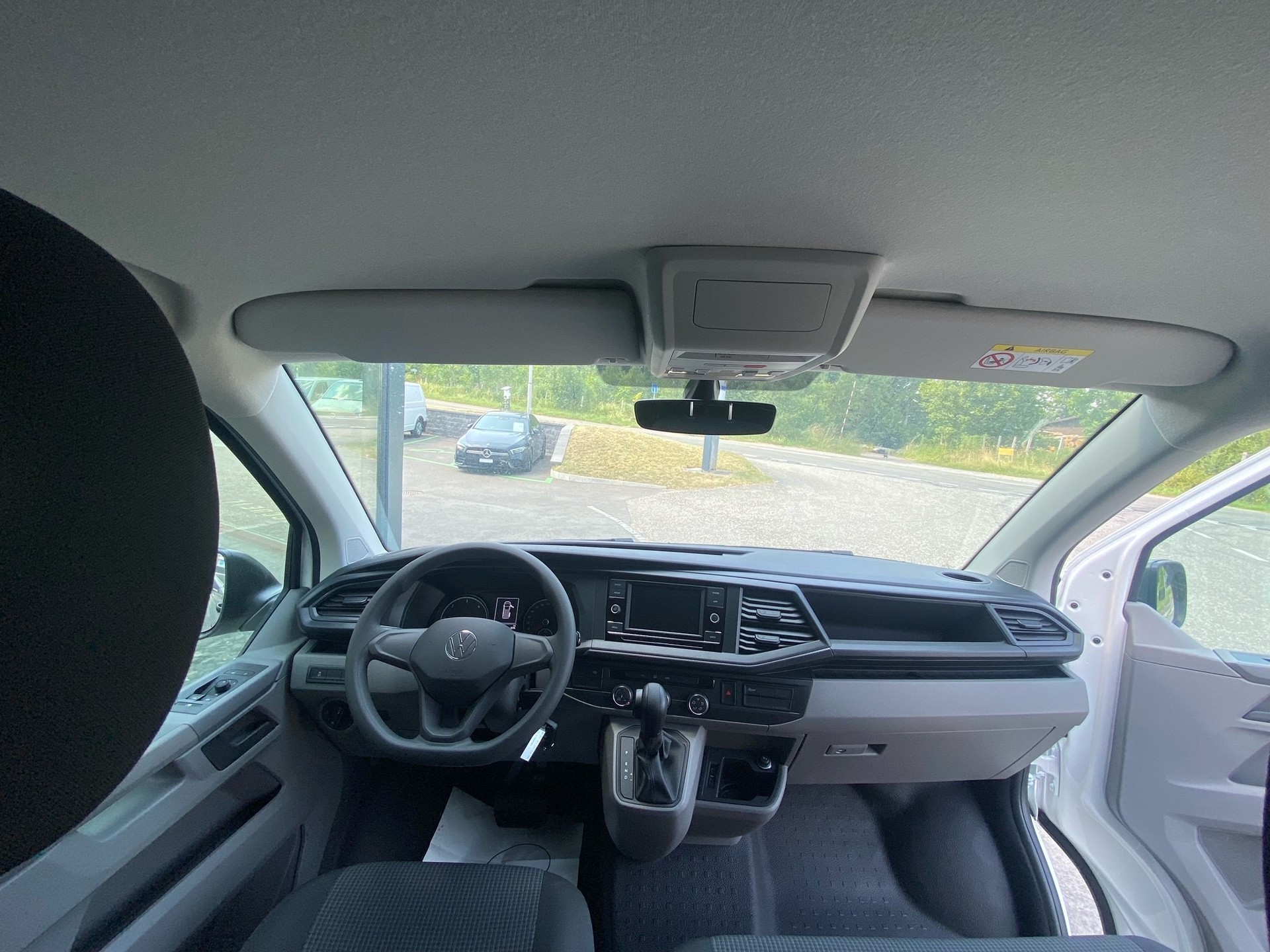 VW T6.1 2.0 TDI 4Motion DSG-image-9