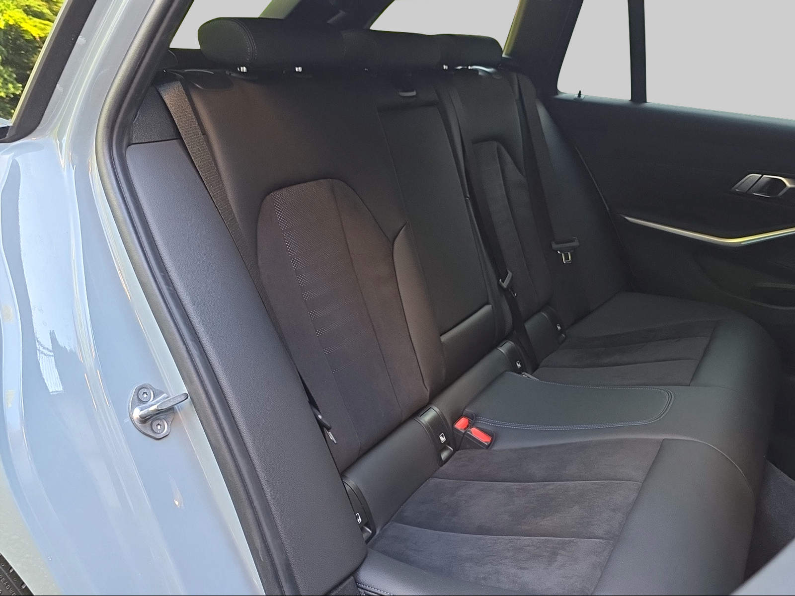 BMW 330i Touring xDrive Steptronic M Sport-image-16