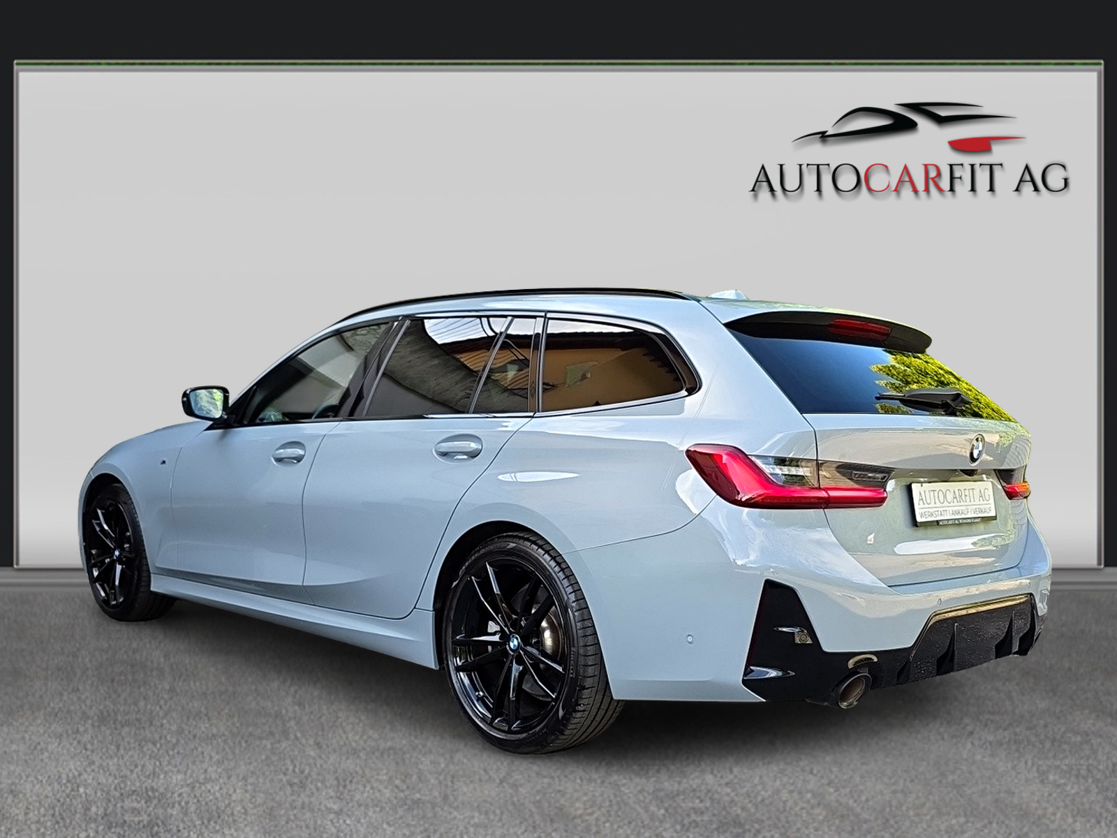 BMW 330i Touring xDrive Steptronic M Sport-image-3