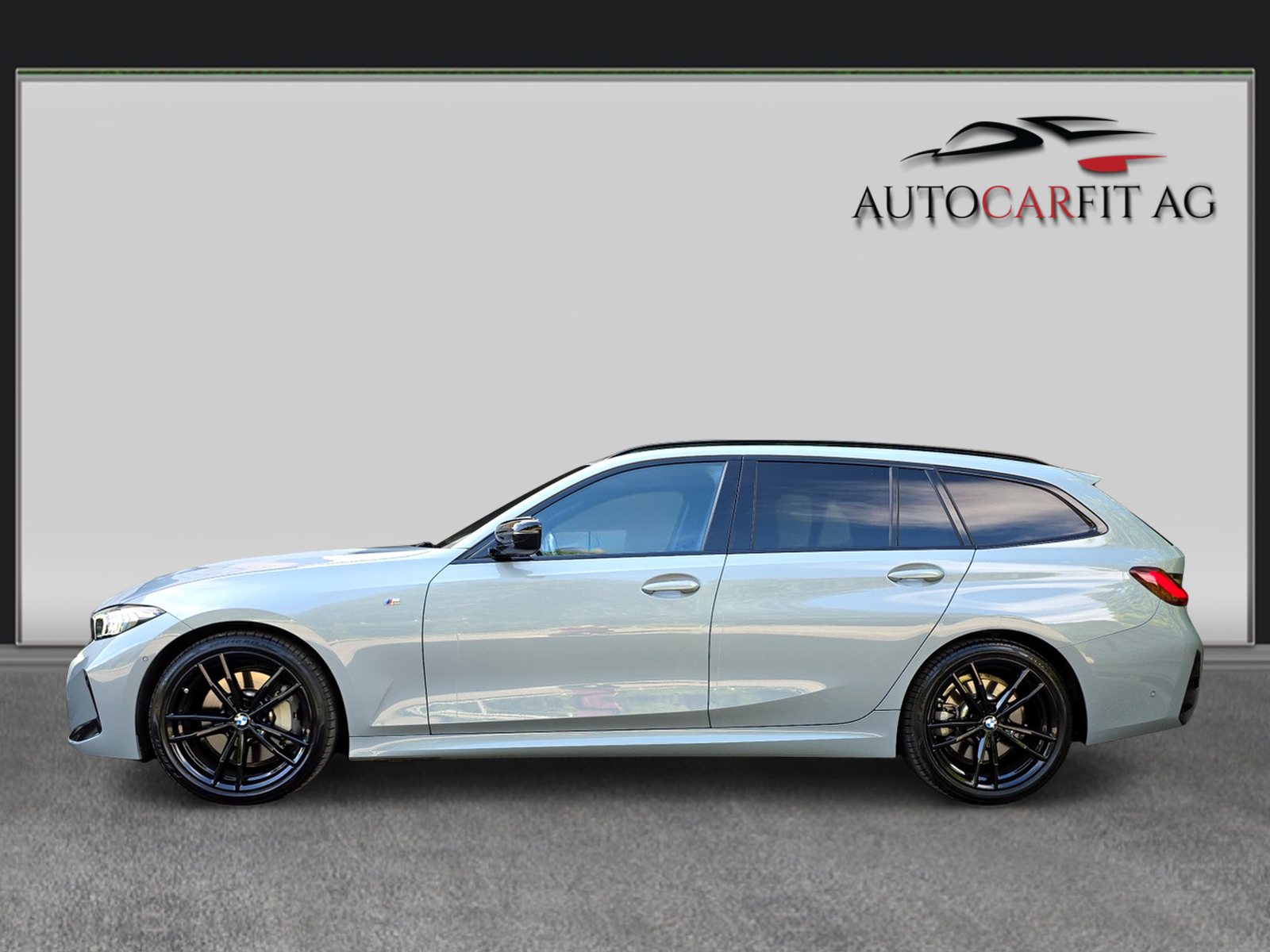 BMW 330i Touring xDrive Steptronic M Sport-image-2