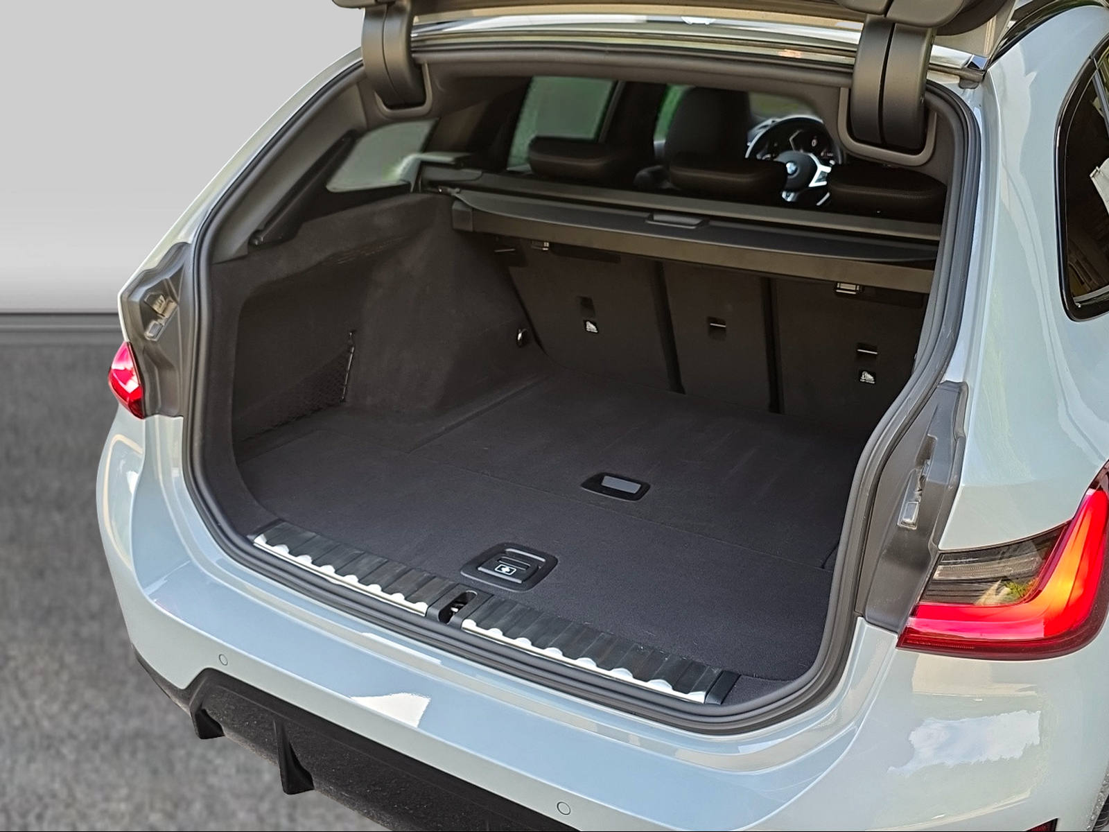 BMW 330i Touring xDrive Steptronic M Sport-image-17
