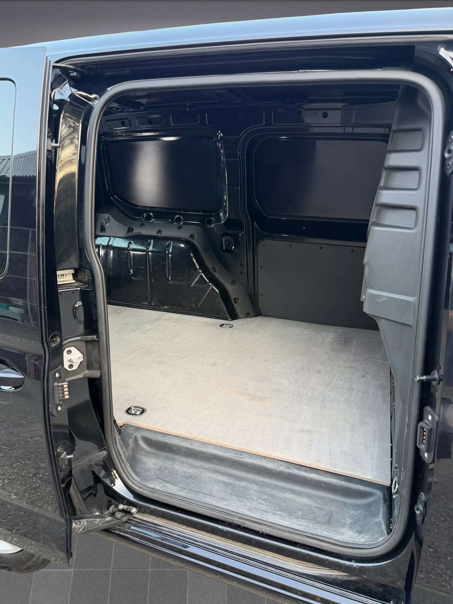VW Caddy Cargo 2.0TDI Maxi * Diesel * Klima * Navi * DAB *-image-13