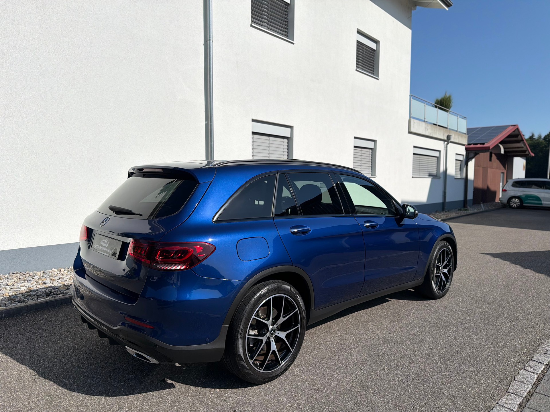 MERCEDES-BENZ GLC 300 d AMG Line 4Matic 9G-Tronic-image-5