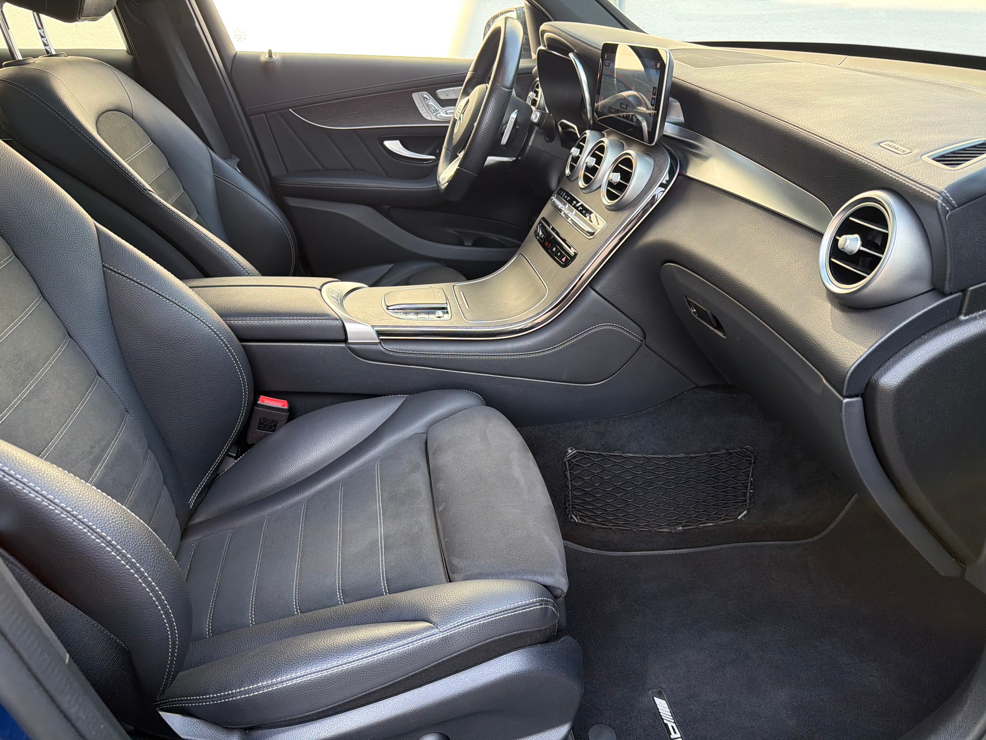 MERCEDES-BENZ GLC 300 d AMG Line 4Matic 9G-Tronic-image-15