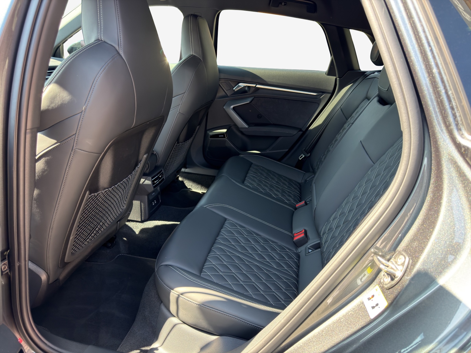 AUDI S3 Sportback TFSI quattro S-tronic-image-11