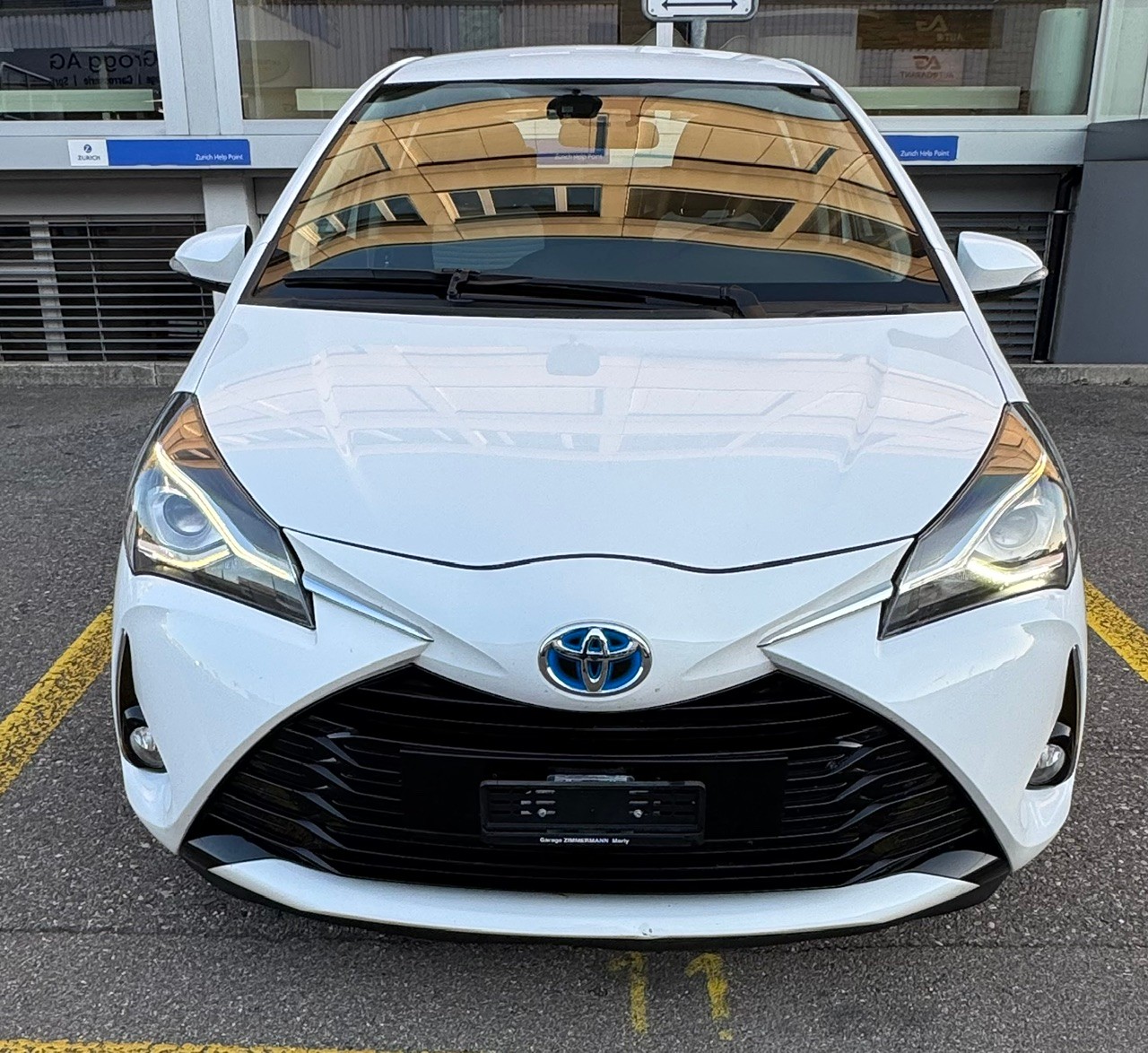 TOYOTA Yaris 1.5 VVT-i Hybrid Style e-CVT-image-1