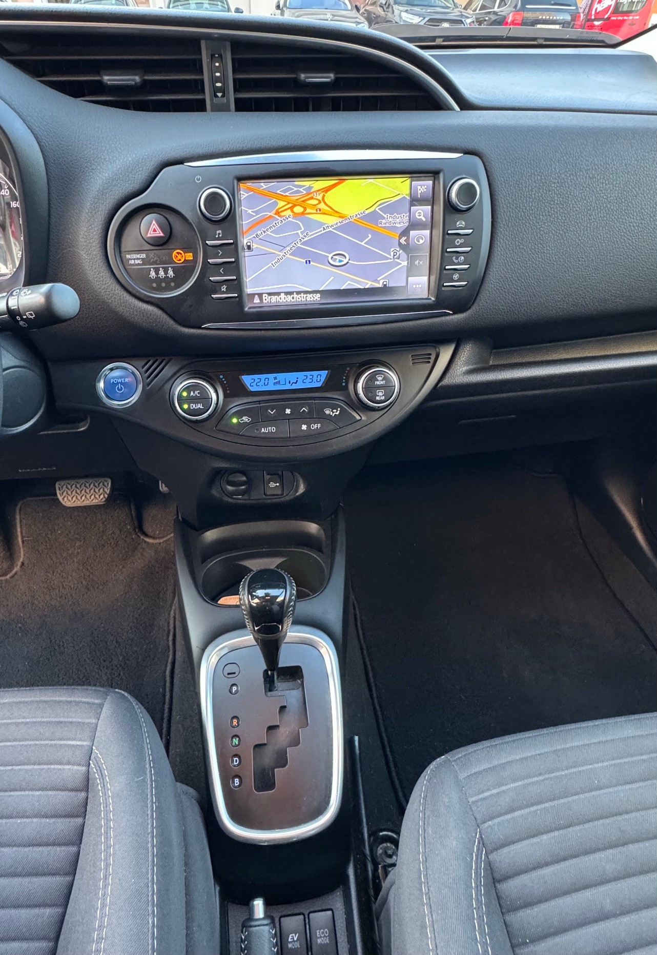 TOYOTA Yaris 1.5 VVT-i Hybrid Style e-CVT-image-14