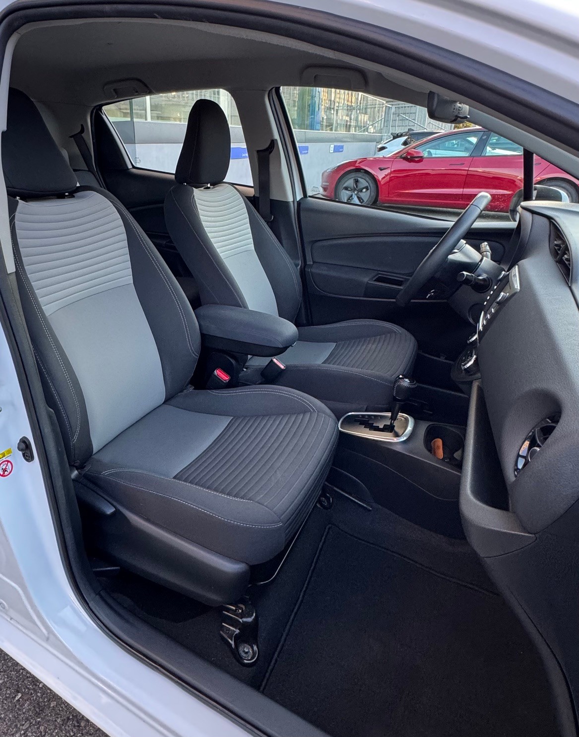 TOYOTA Yaris 1.5 VVT-i Hybrid Style e-CVT-image-11