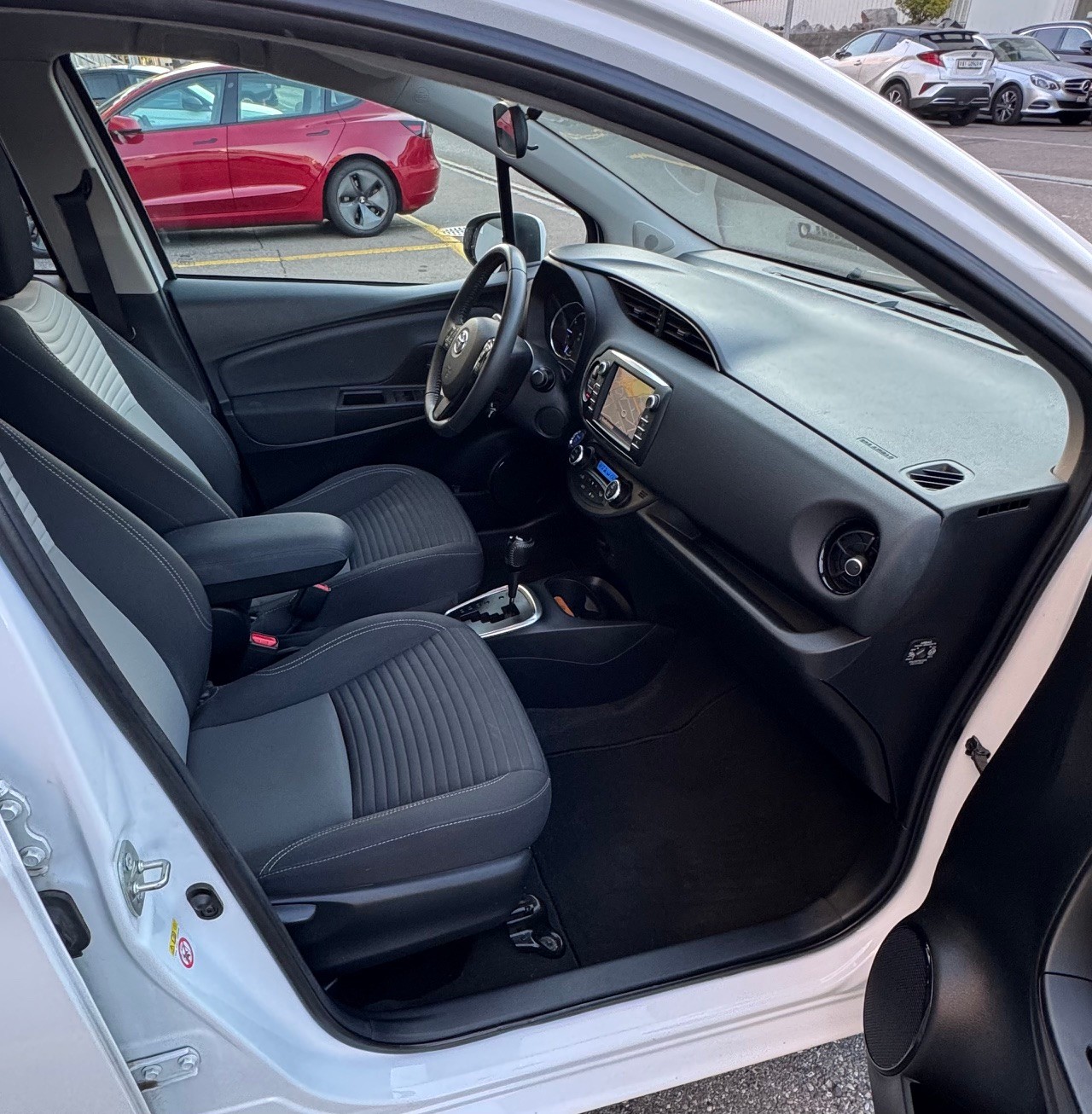 TOYOTA Yaris 1.5 VVT-i Hybrid Style e-CVT-image-10