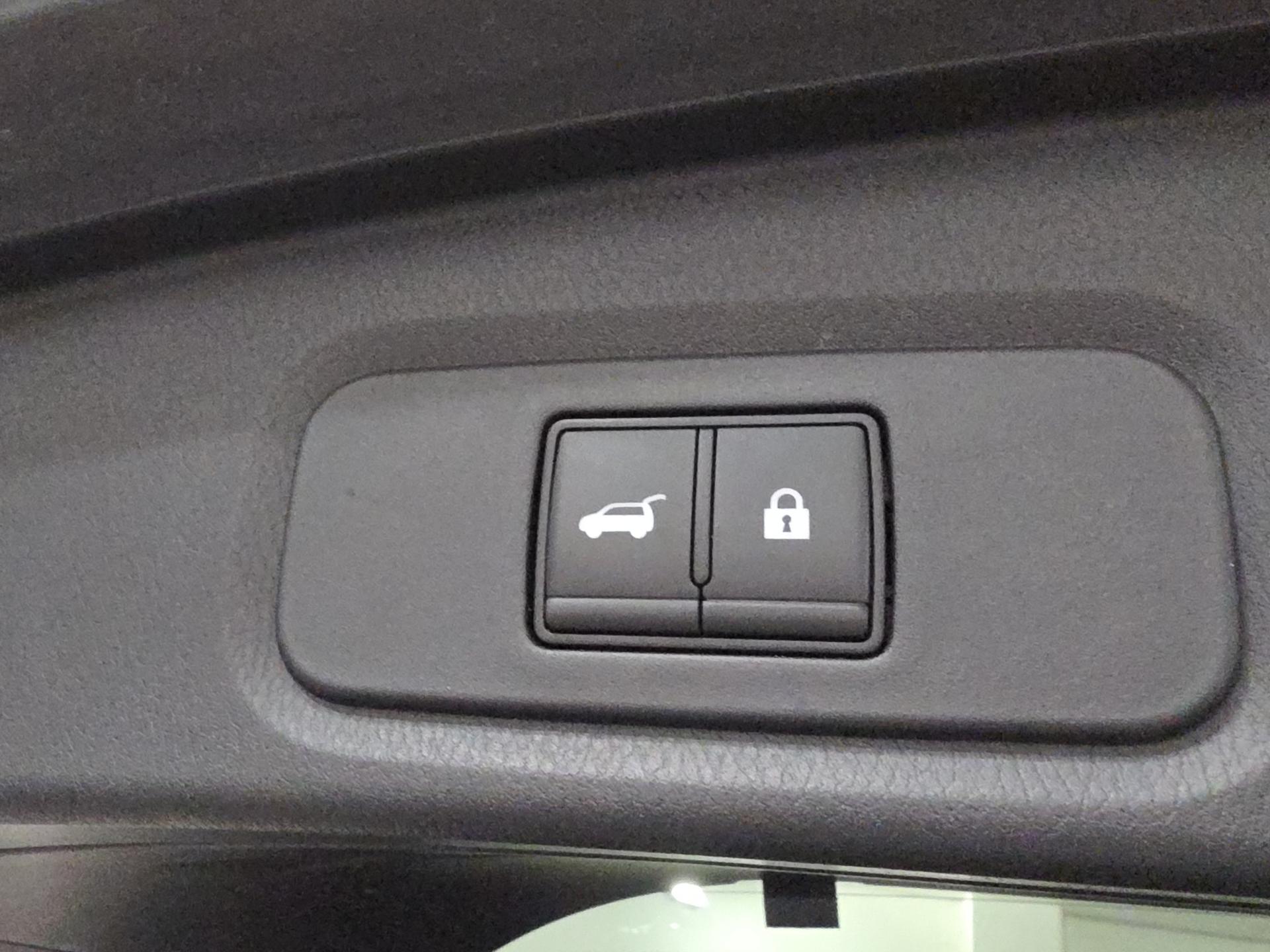 NISSAN Qashqai 1.3 DIG-T MHEV Tekna Xtronic-image-18