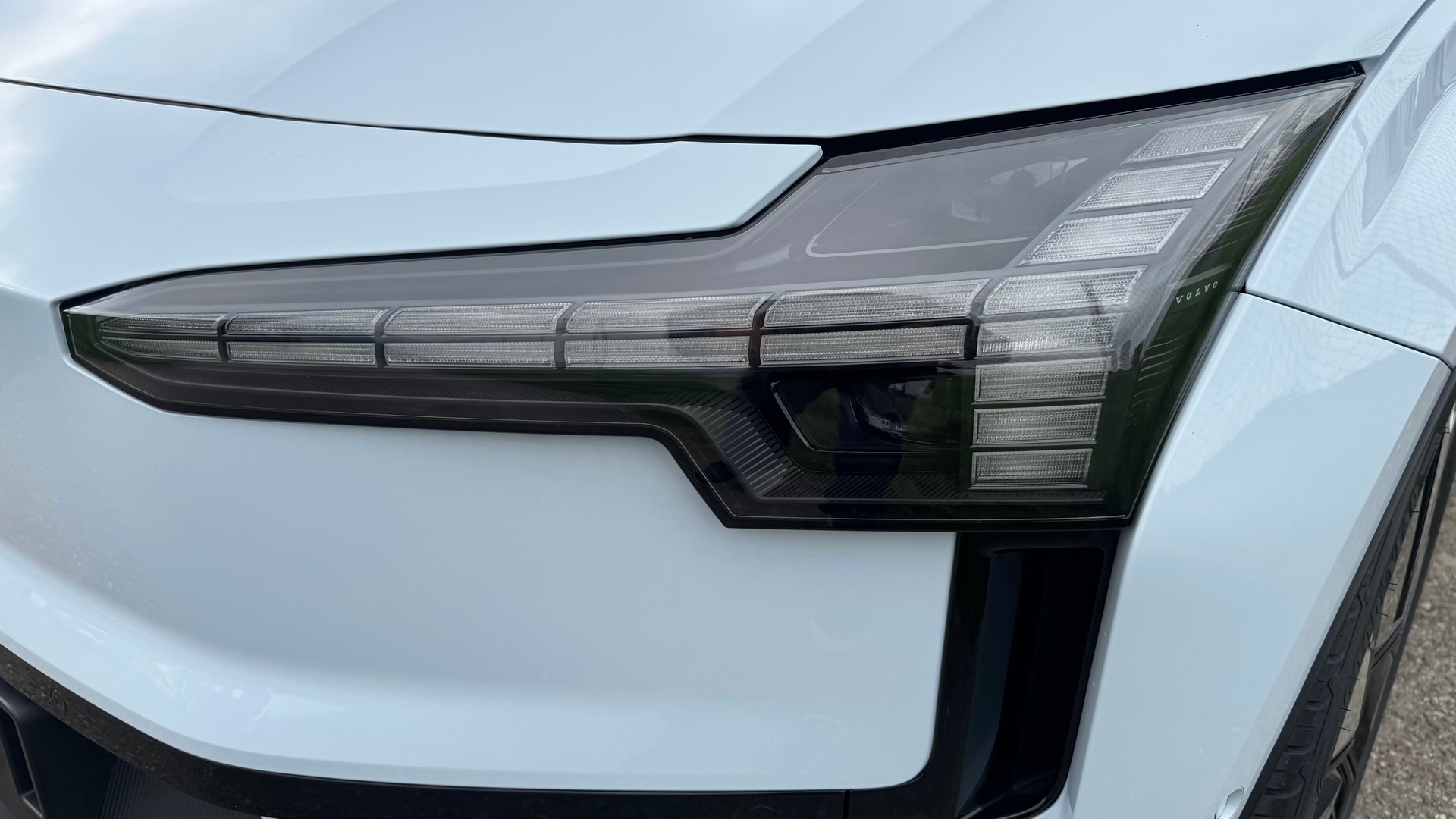 VOLVO EX30 E60 69kWh TWIN ULTRA PERFORMNCE AWD * ANHÄNGERKUPPLUNG-image-9