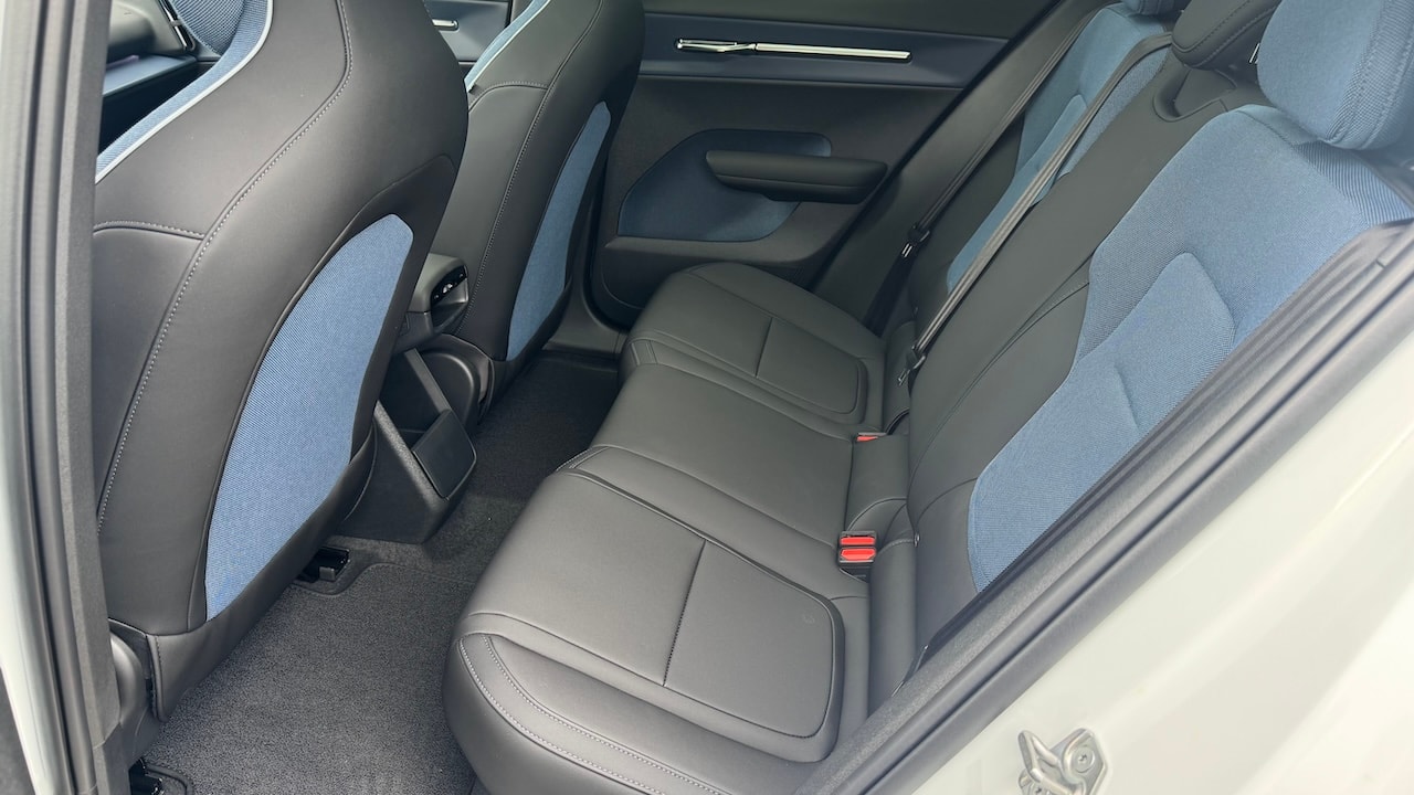VOLVO EX30 E60 69kWh TWIN ULTRA PERFORMNCE AWD * ANHÄNGERKUPPLUNG-image-24