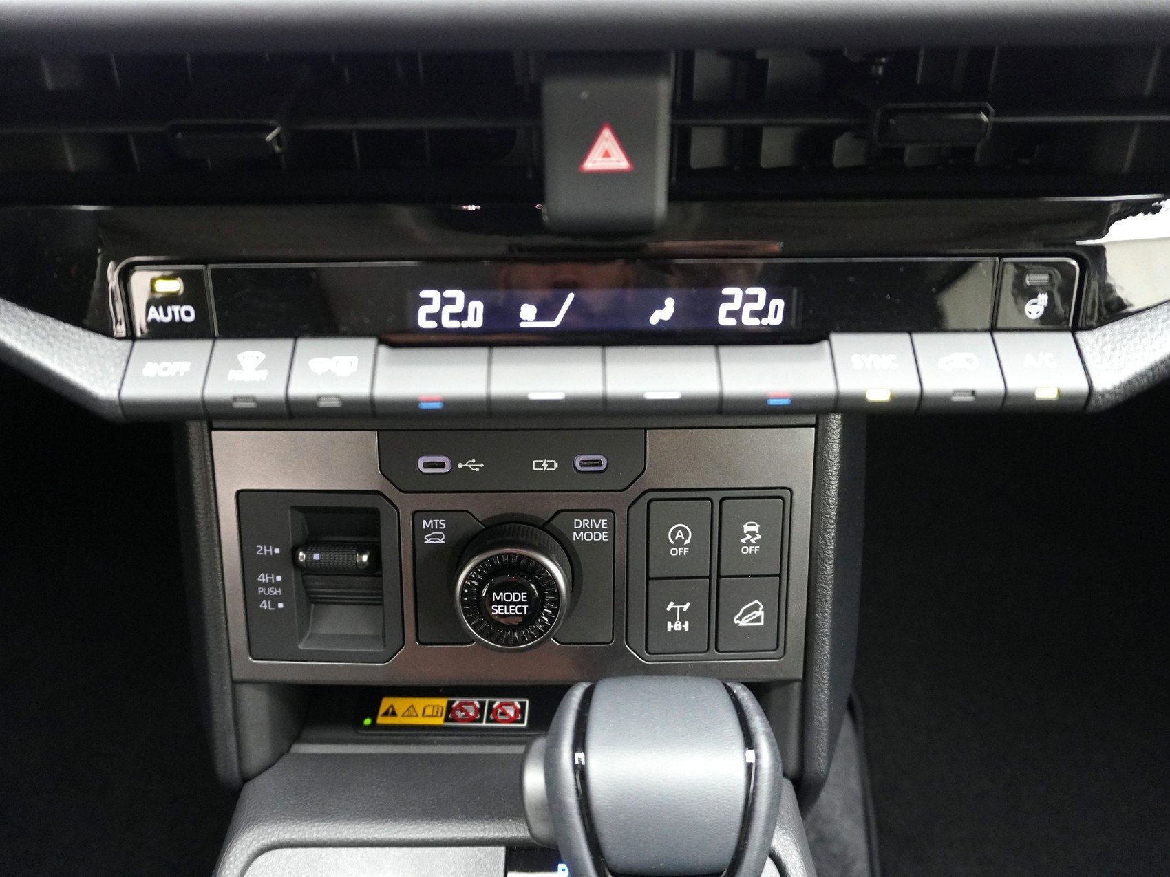 TOYOTA Hilux Double Cab.-Pick-up 2.8 D-4D MHEV 204 Style-image-17