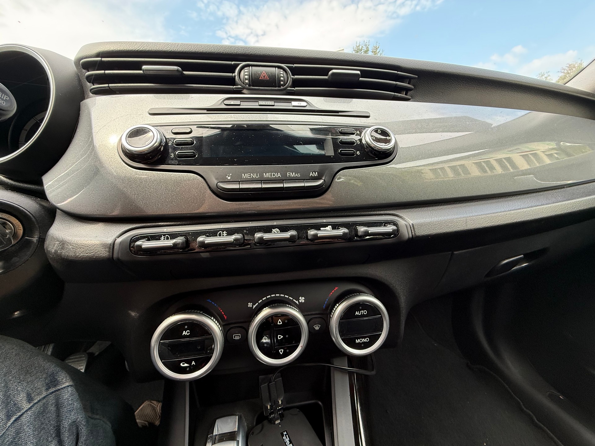 ALFA ROMEO Giulietta 1.6 JTDM Veloce-image-24