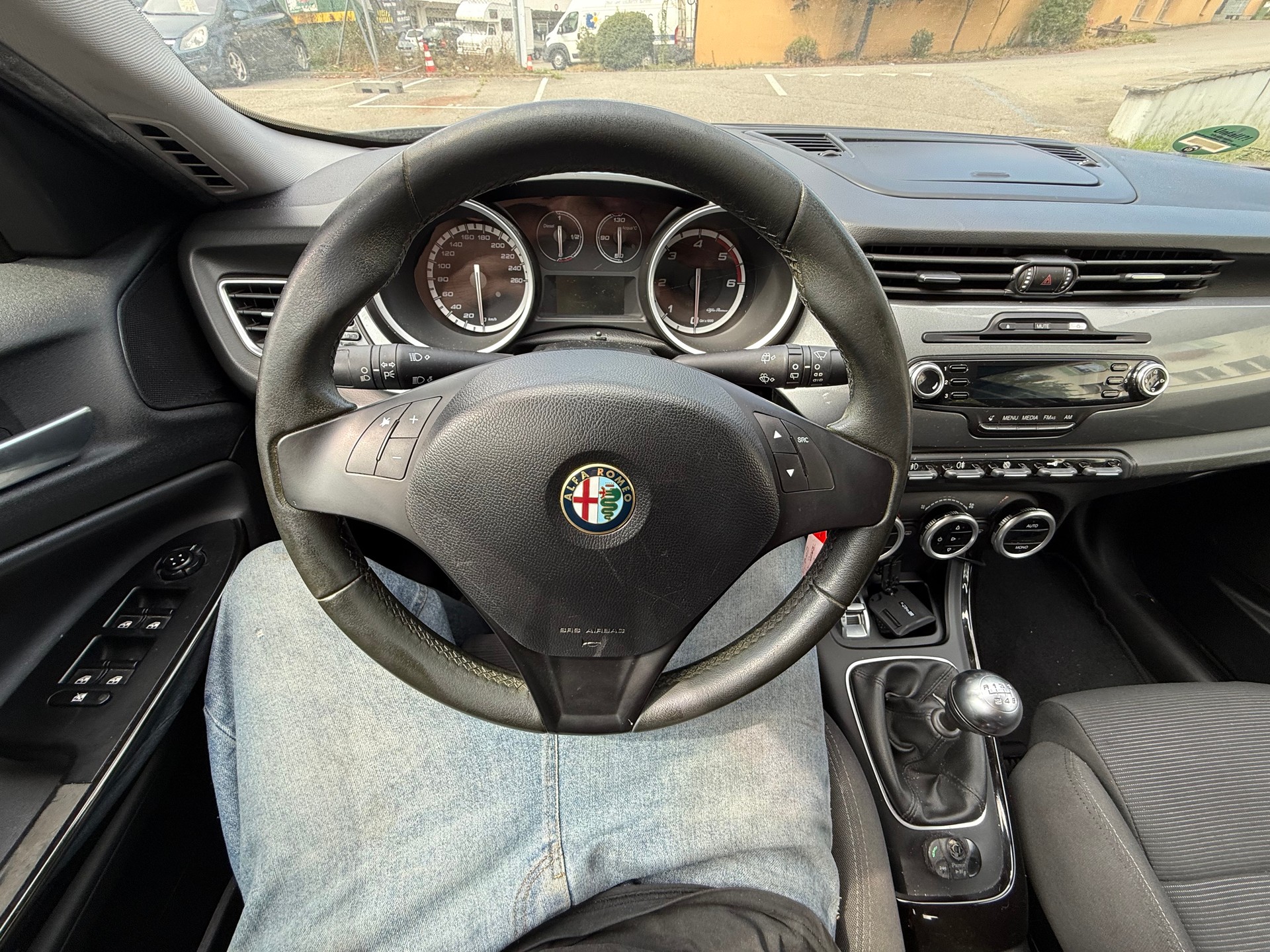 ALFA ROMEO Giulietta 1.6 JTDM Veloce-image-25